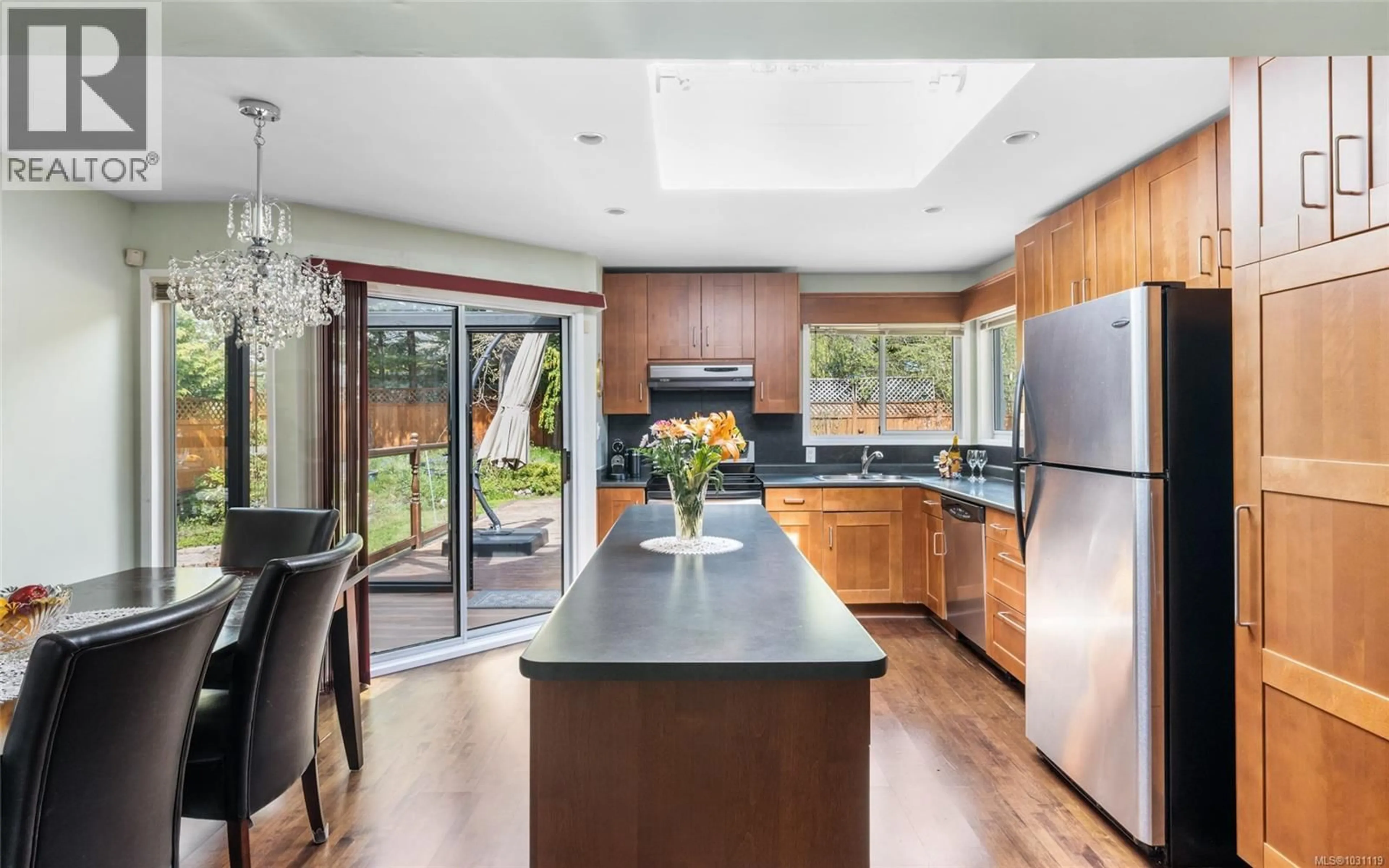 Contemporary kitchen, unknown for 2324 CRANMORE ROAD, Oak Bay British Columbia V8R1Z4