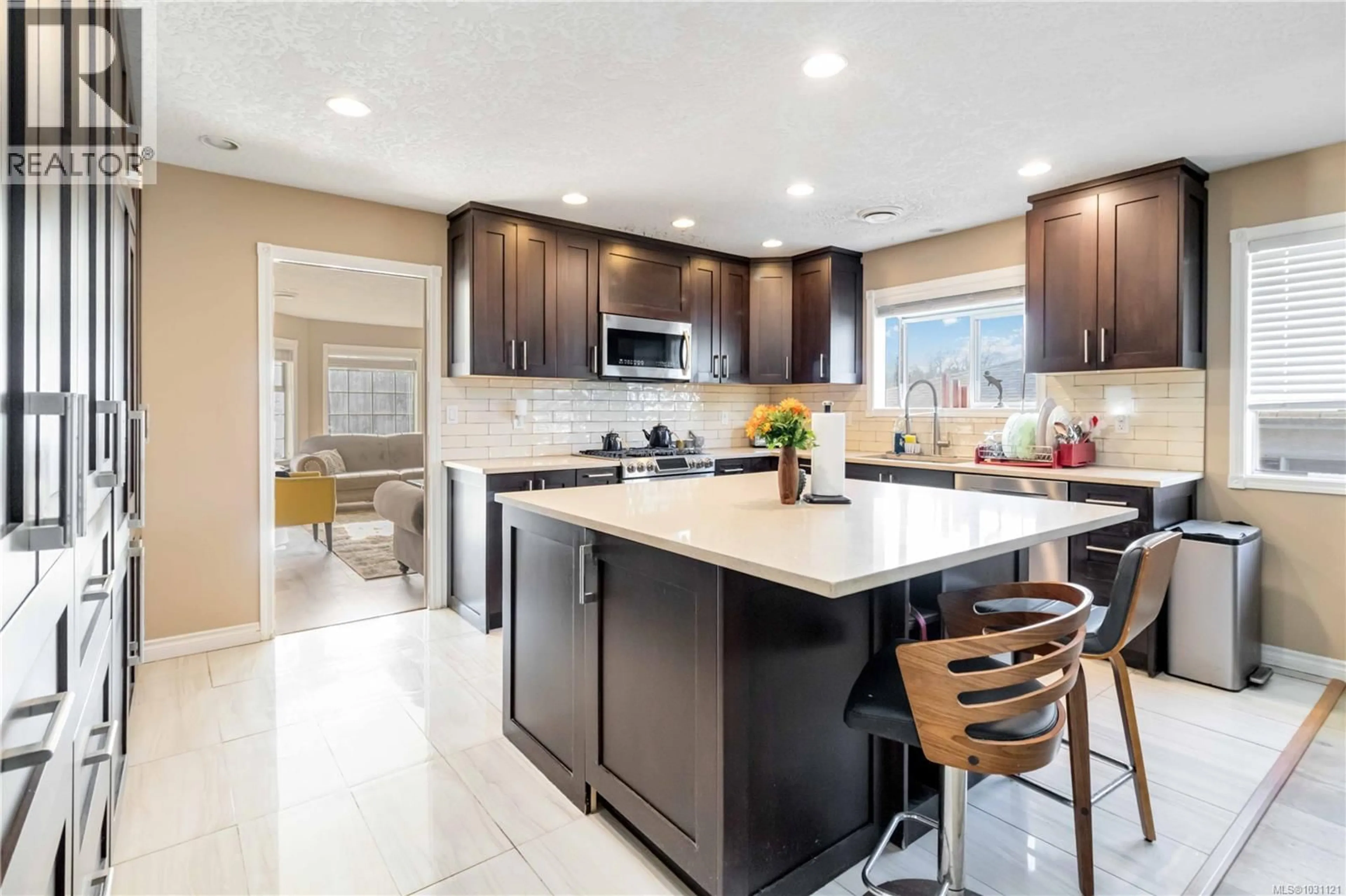 Open concept kitchen, ceramic/tile floor for 886 LODI AVENUE, Saanich British Columbia V8Z6R2