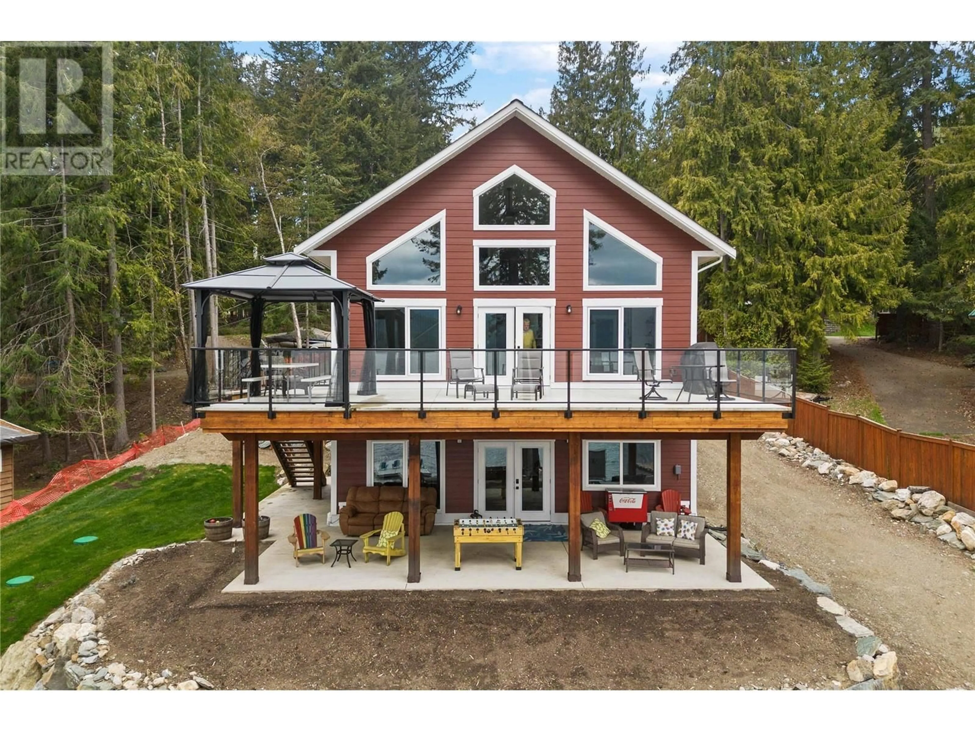 Home with vinyl exterior material, water/lake/river/ocean view for 7918 GARDINER ROAD, Anglemont British Columbia V0E1M8