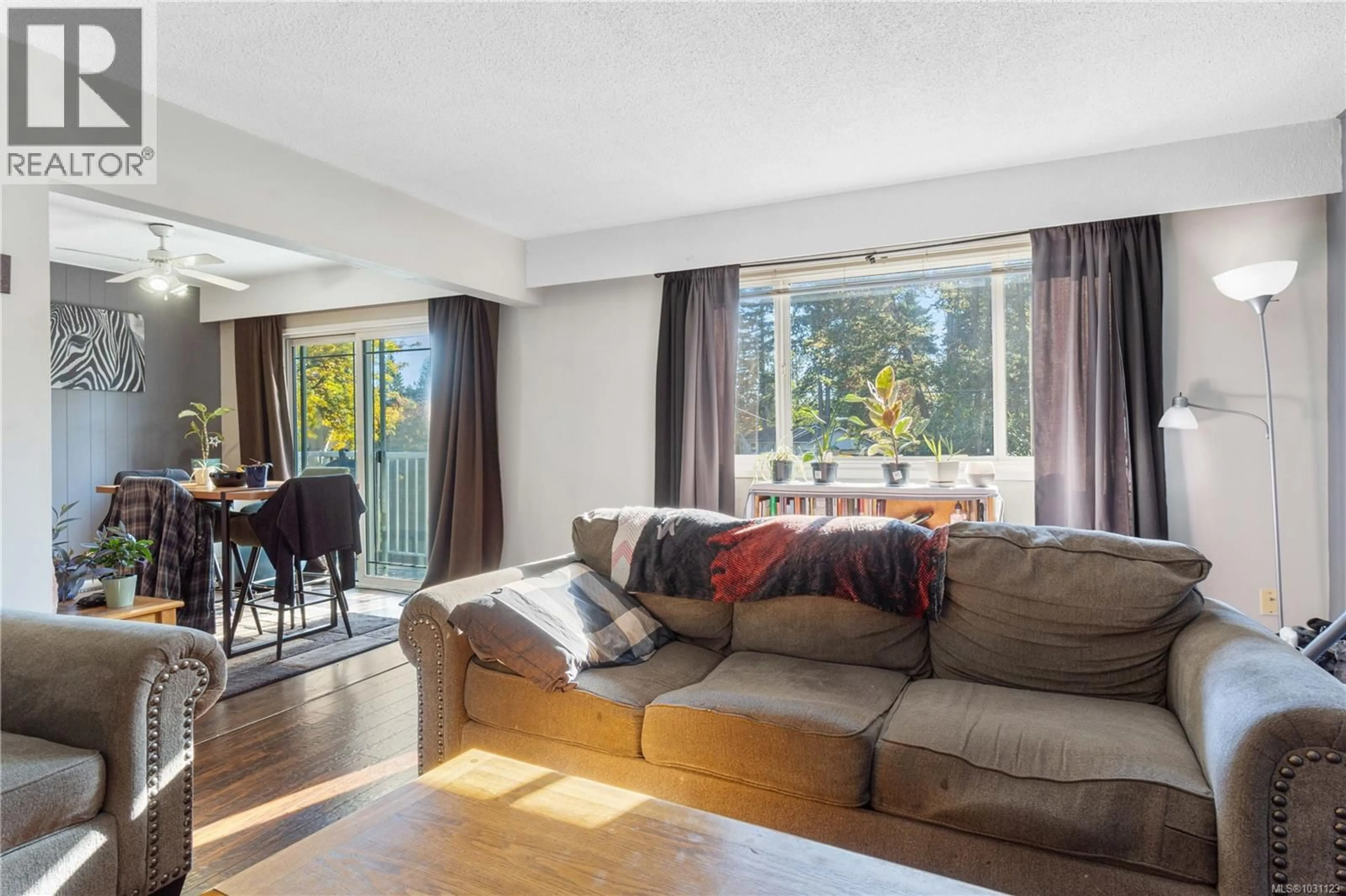 Living room with furniture, unknown for 5430/5432 BERGEN OP ZOOM DRIVE, Nanaimo British Columbia V9T2M2