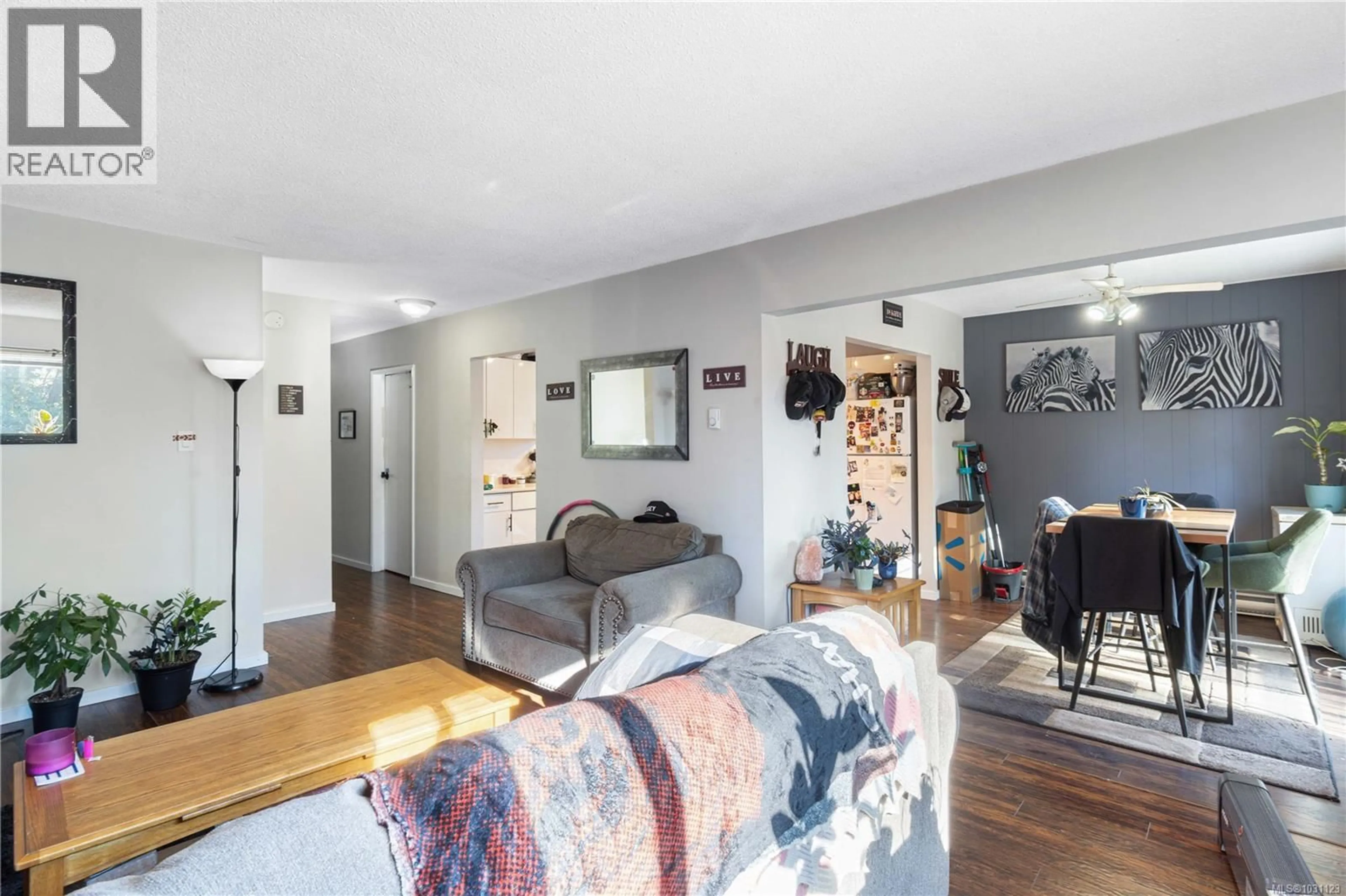 Living room with furniture, unknown for 5430/5432 BERGEN OP ZOOM DRIVE, Nanaimo British Columbia V9T2M2