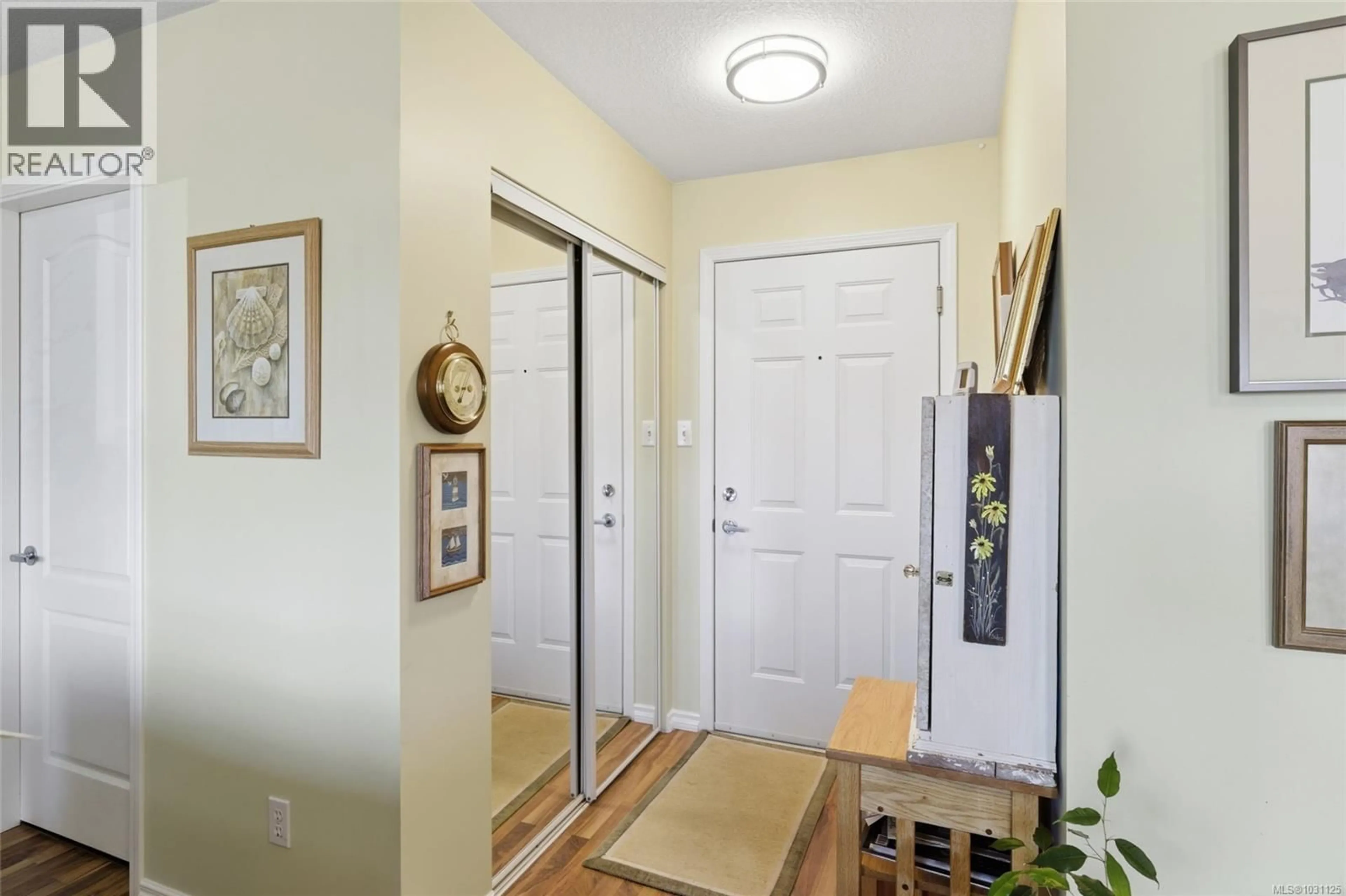 Indoor entryway for 602 - 265 MILLS STREET, Parksville British Columbia V9P2N5