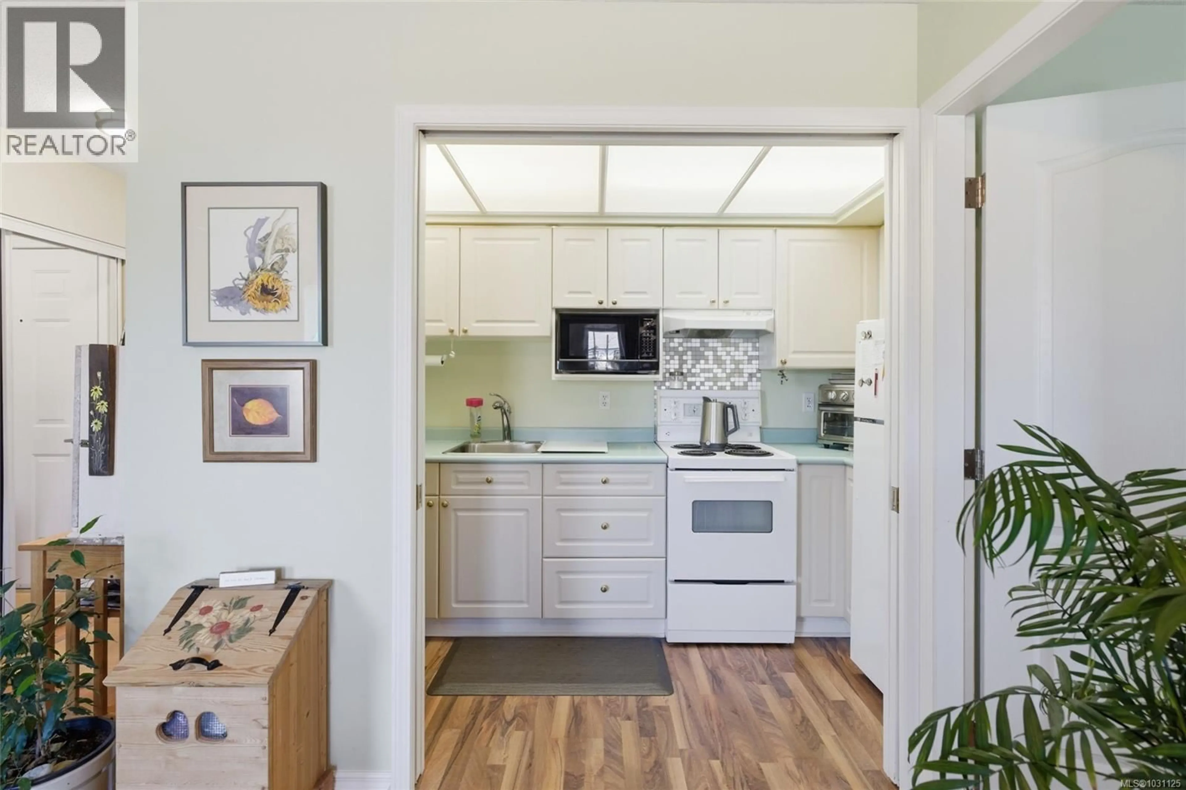 Standard kitchen, unknown for 602 - 265 MILLS STREET, Parksville British Columbia V9P2N5