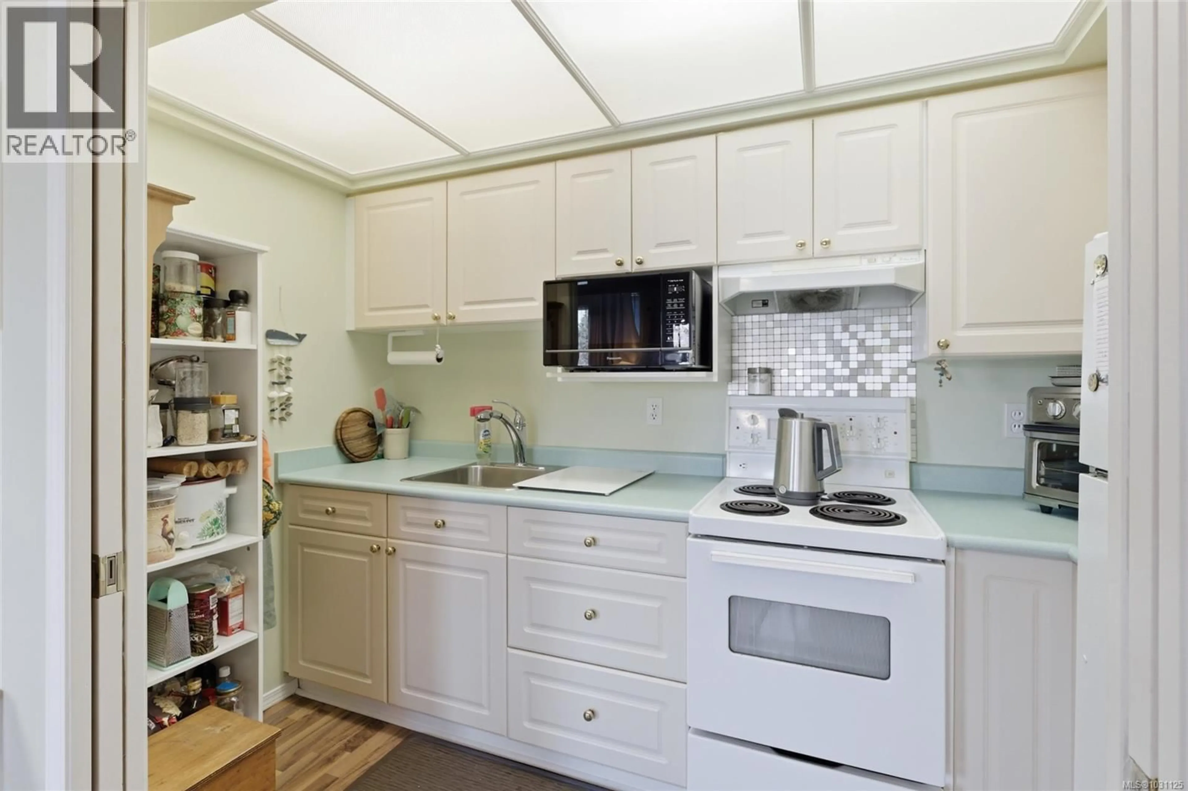 Standard kitchen, unknown for 602 - 265 MILLS STREET, Parksville British Columbia V9P2N5