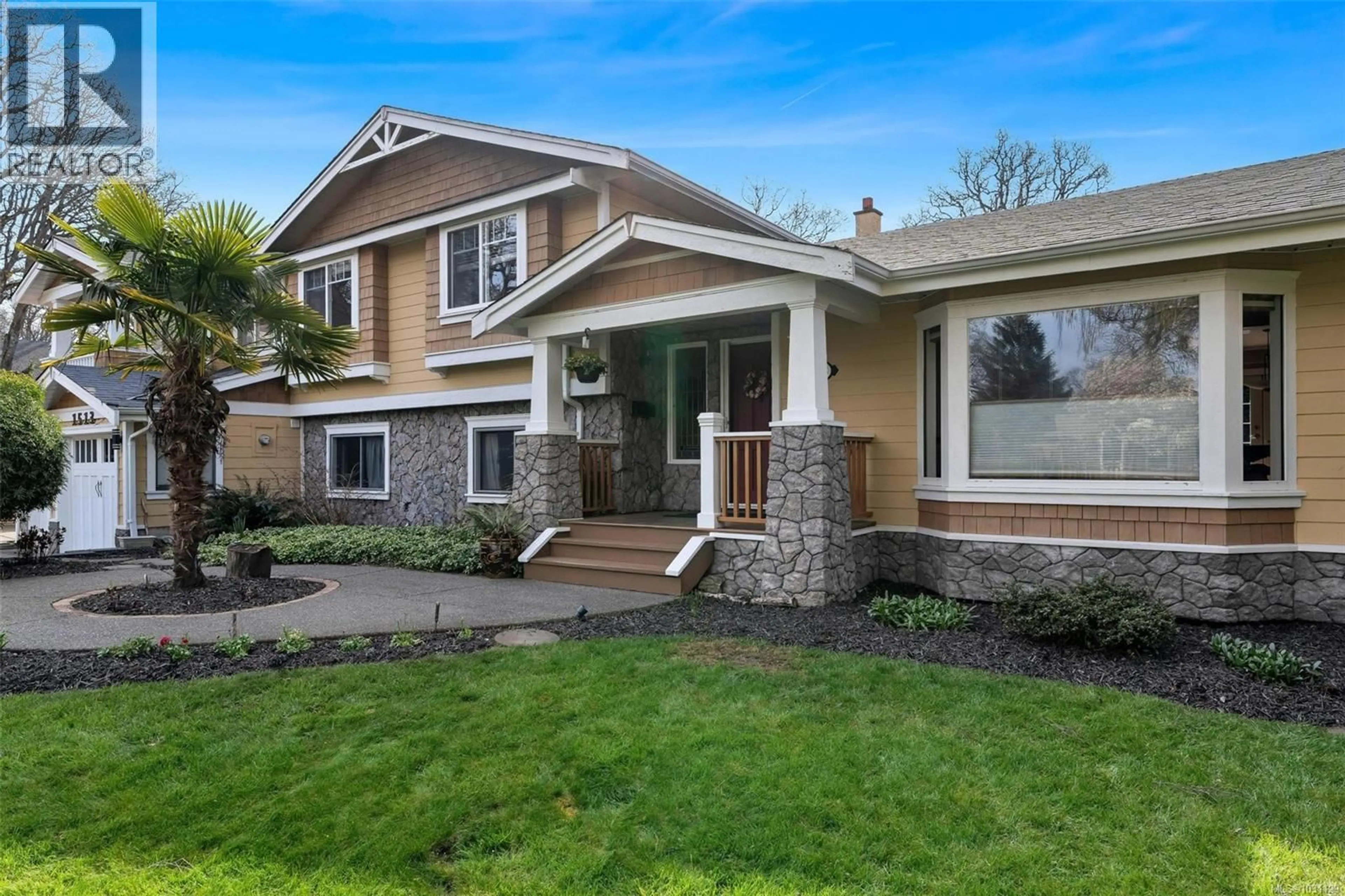 Home with vinyl exterior material, street for 1513 ERIC ROAD, Saanich British Columbia V8N5Y6