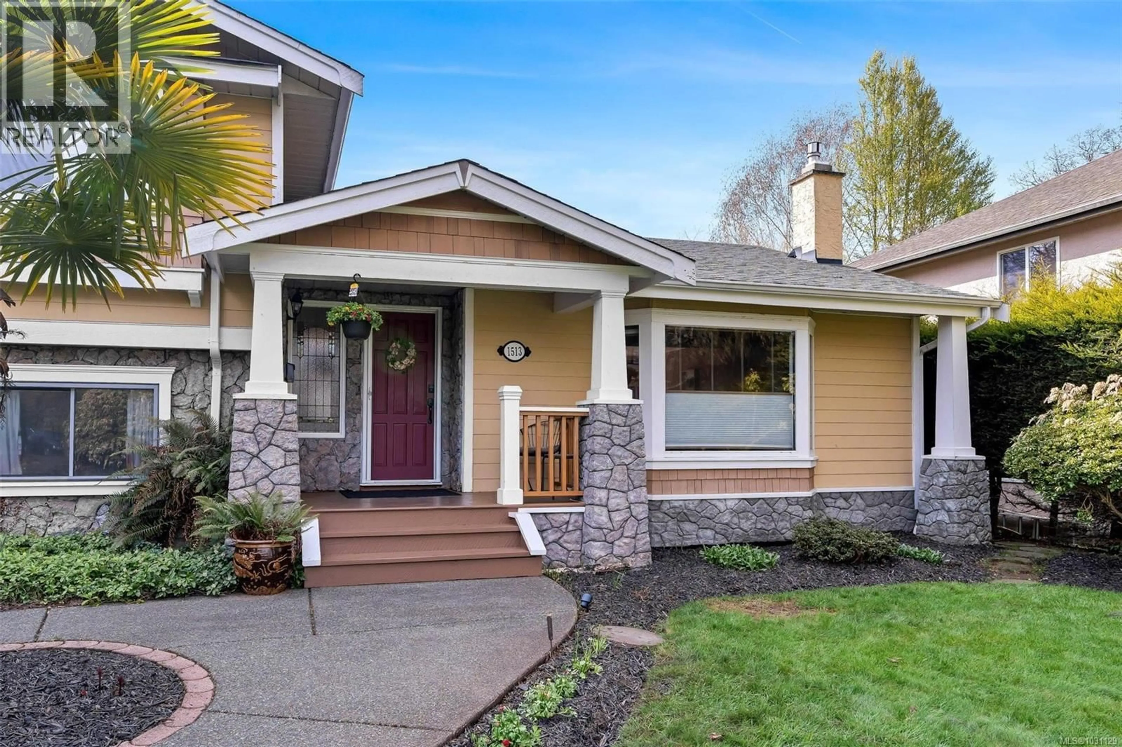 Home with vinyl exterior material, street for 1513 ERIC ROAD, Saanich British Columbia V8N5Y6