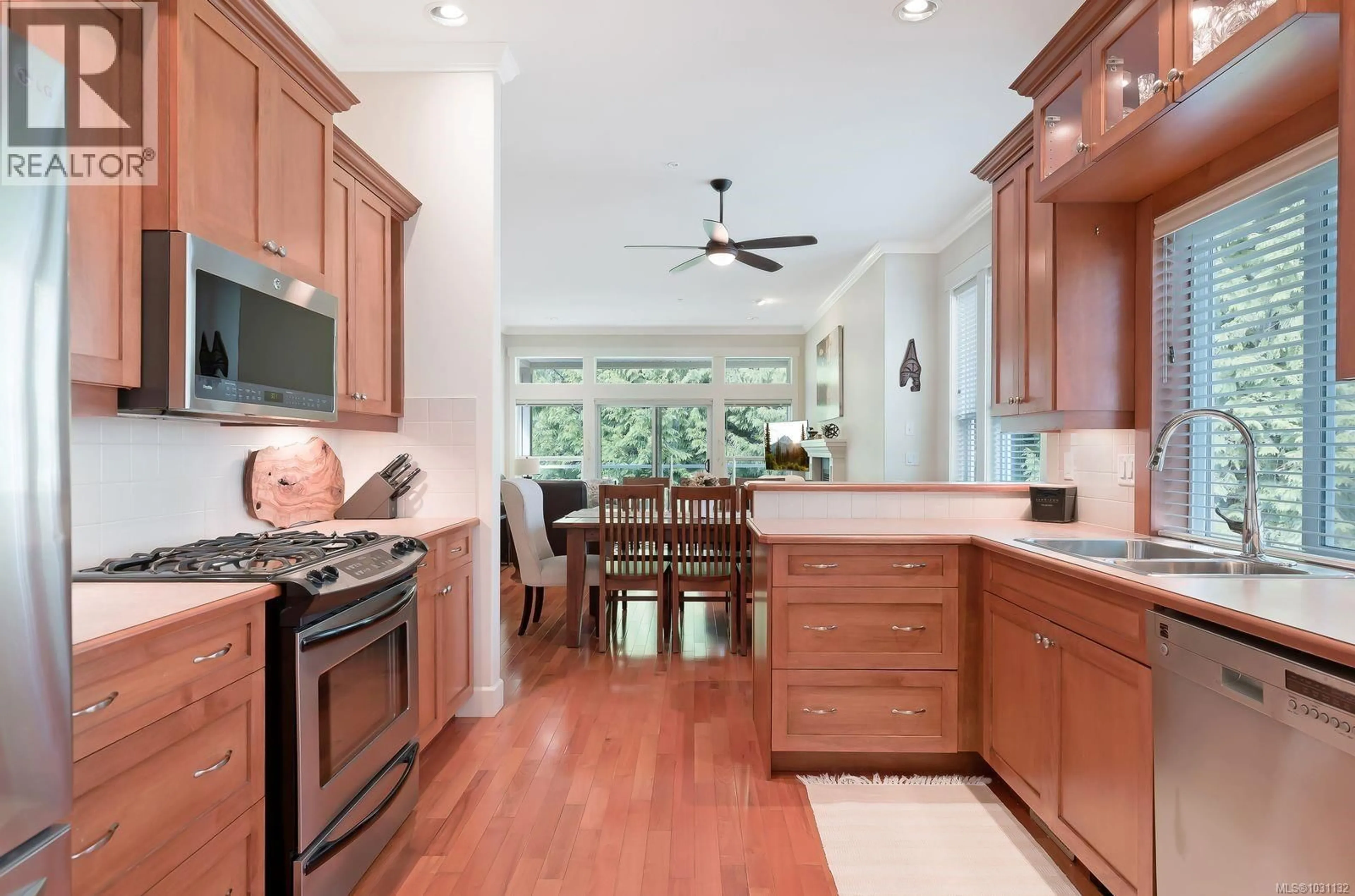 Open concept kitchen, ceramic/tile floor for 5770 GARNET PLACE, Nanaimo British Columbia V9V1N7