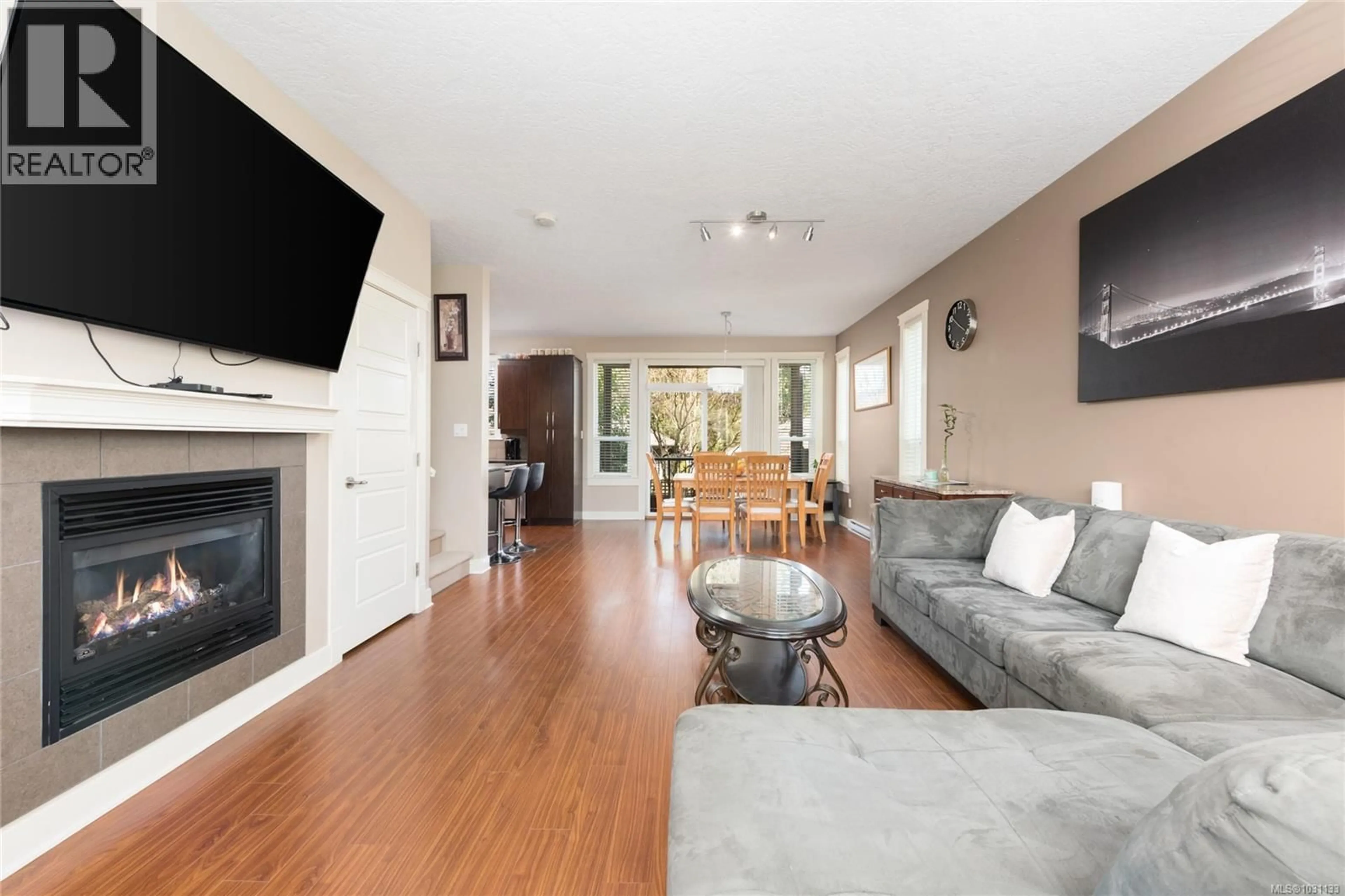 Living room with furniture, wood/laminate floor for 12 - 3101 CLIFFS ROAD, Duncan British Columbia V9L0C6