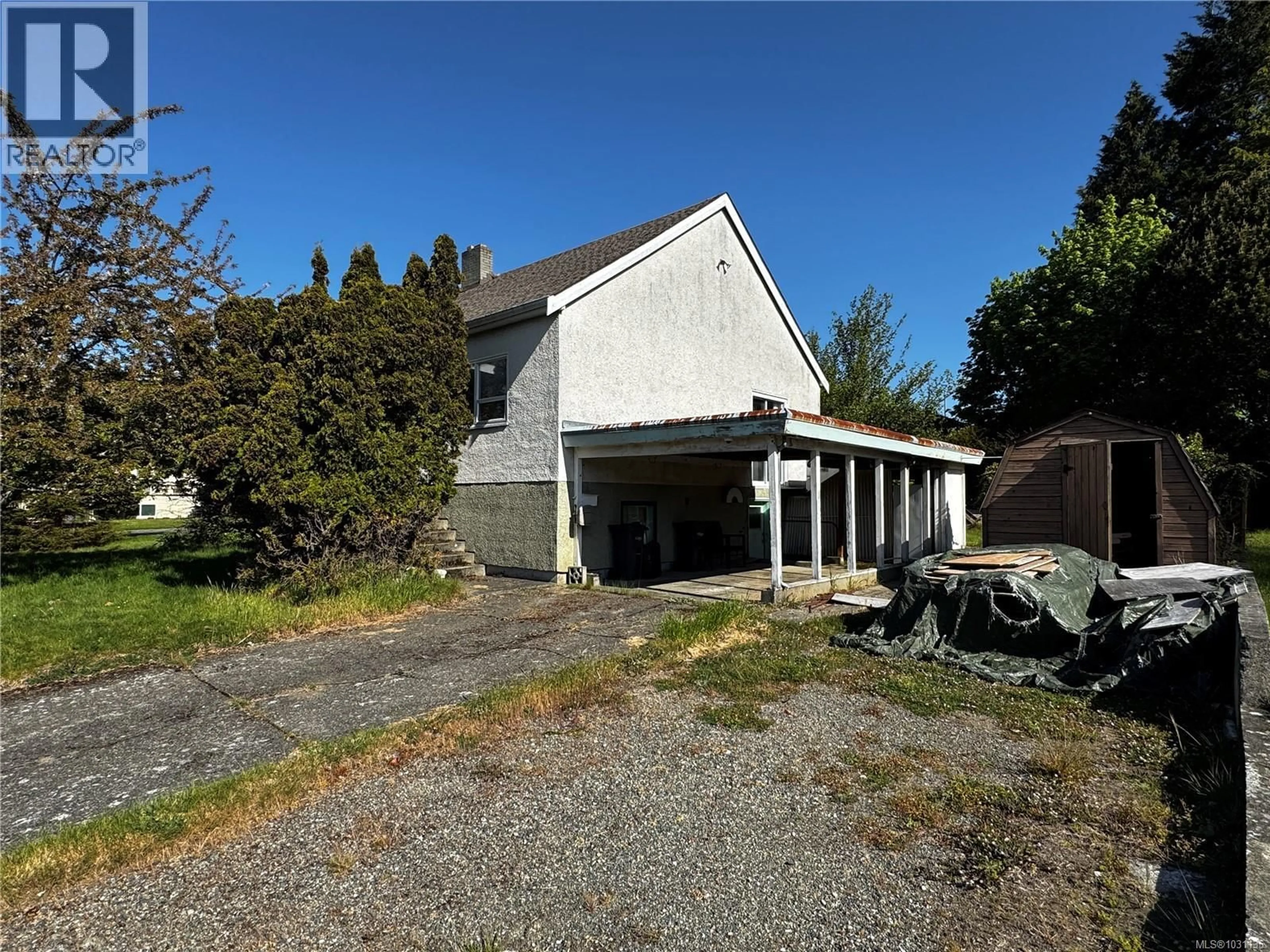 A pic from outside/outdoor area/front of a property/back of a property/a pic from drone, street for 385 KINVER STREET, Esquimalt British Columbia V9A6C3