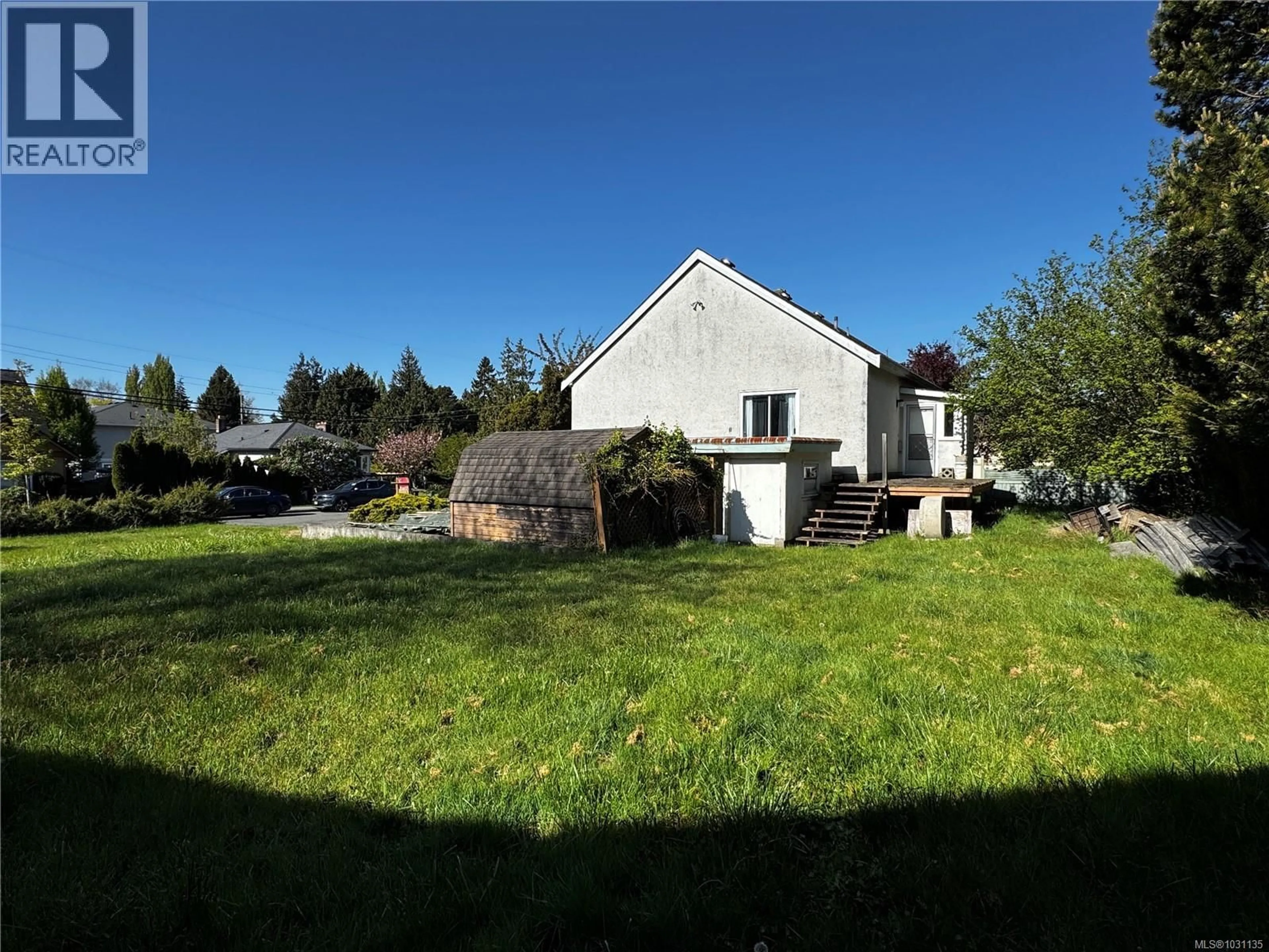 A pic from outside/outdoor area/front of a property/back of a property/a pic from drone, unknown for 385 KINVER STREET, Esquimalt British Columbia V9A6C3