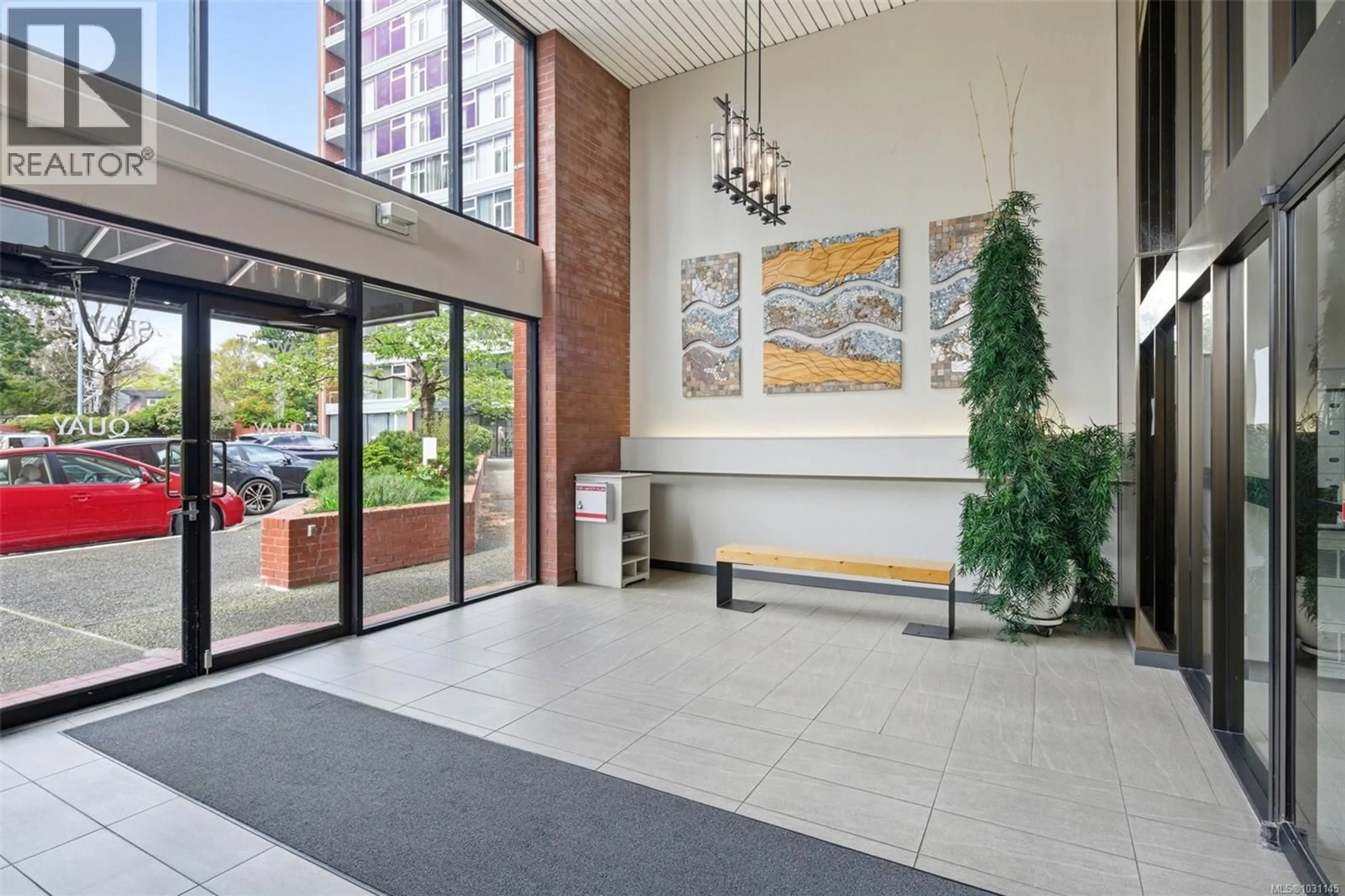 Indoor foyer for 102 - 325 MAITLAND STREET, Victoria British Columbia V9A7E9