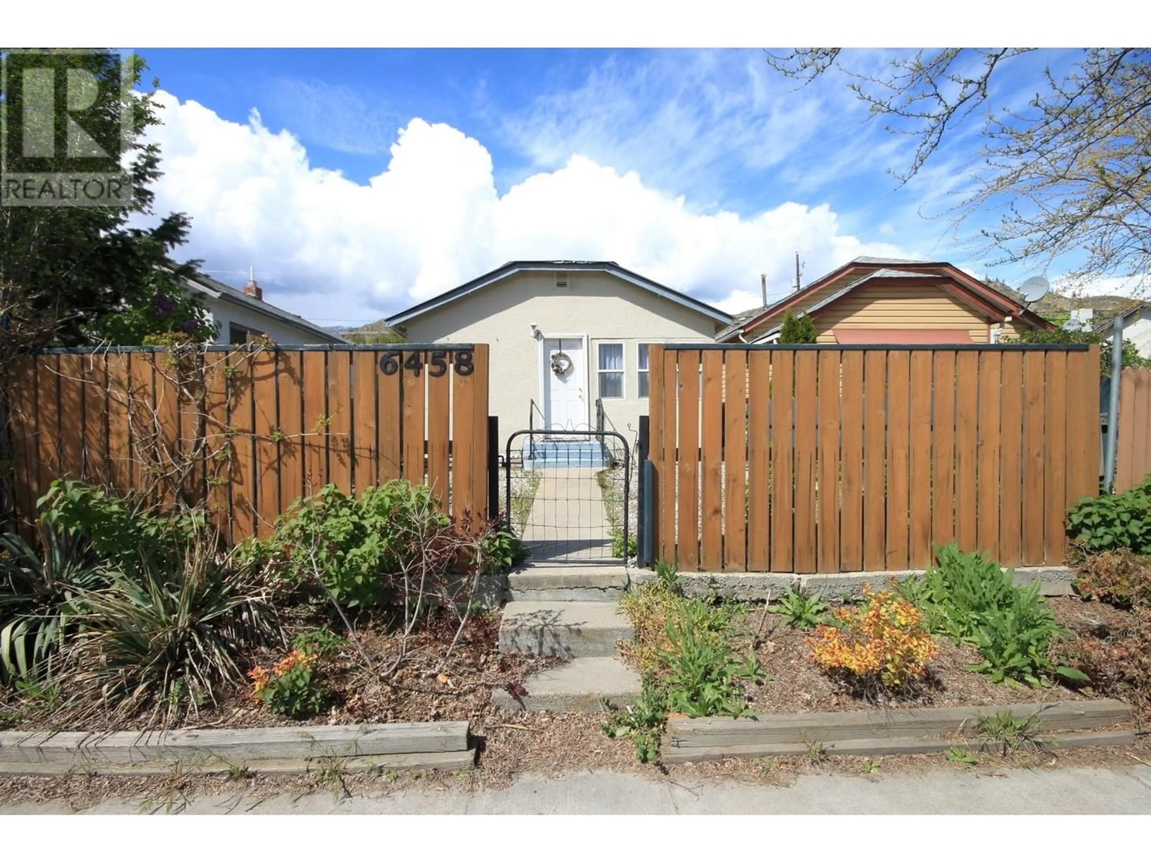 Fenced yard for 6458 Main Street, Oliver British Columbia V0H1T0
