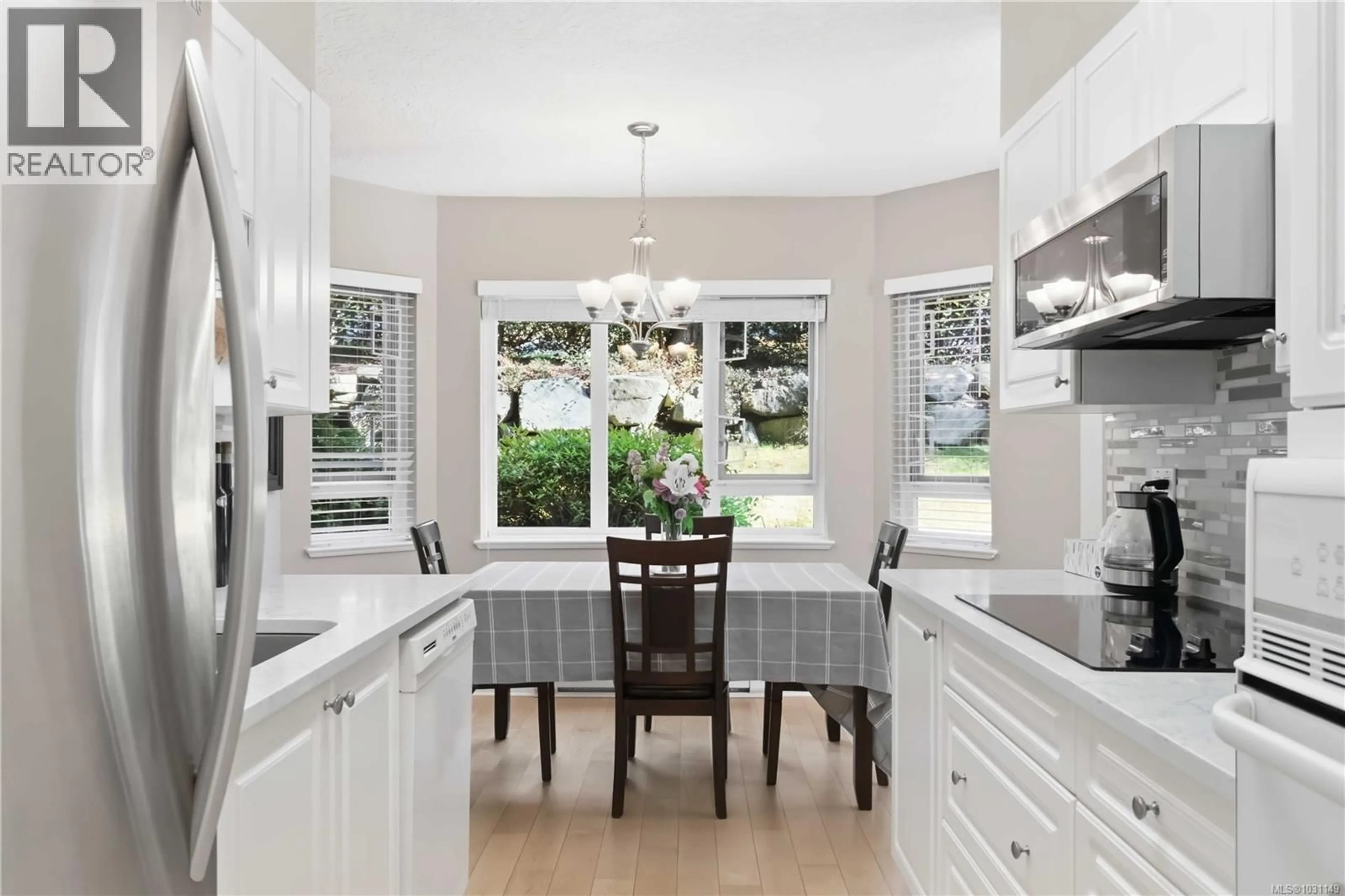 Open concept kitchen, ceramic/tile floor for 101 - 1521 CHURCH AVENUE, Saanich British Columbia V8V5T2