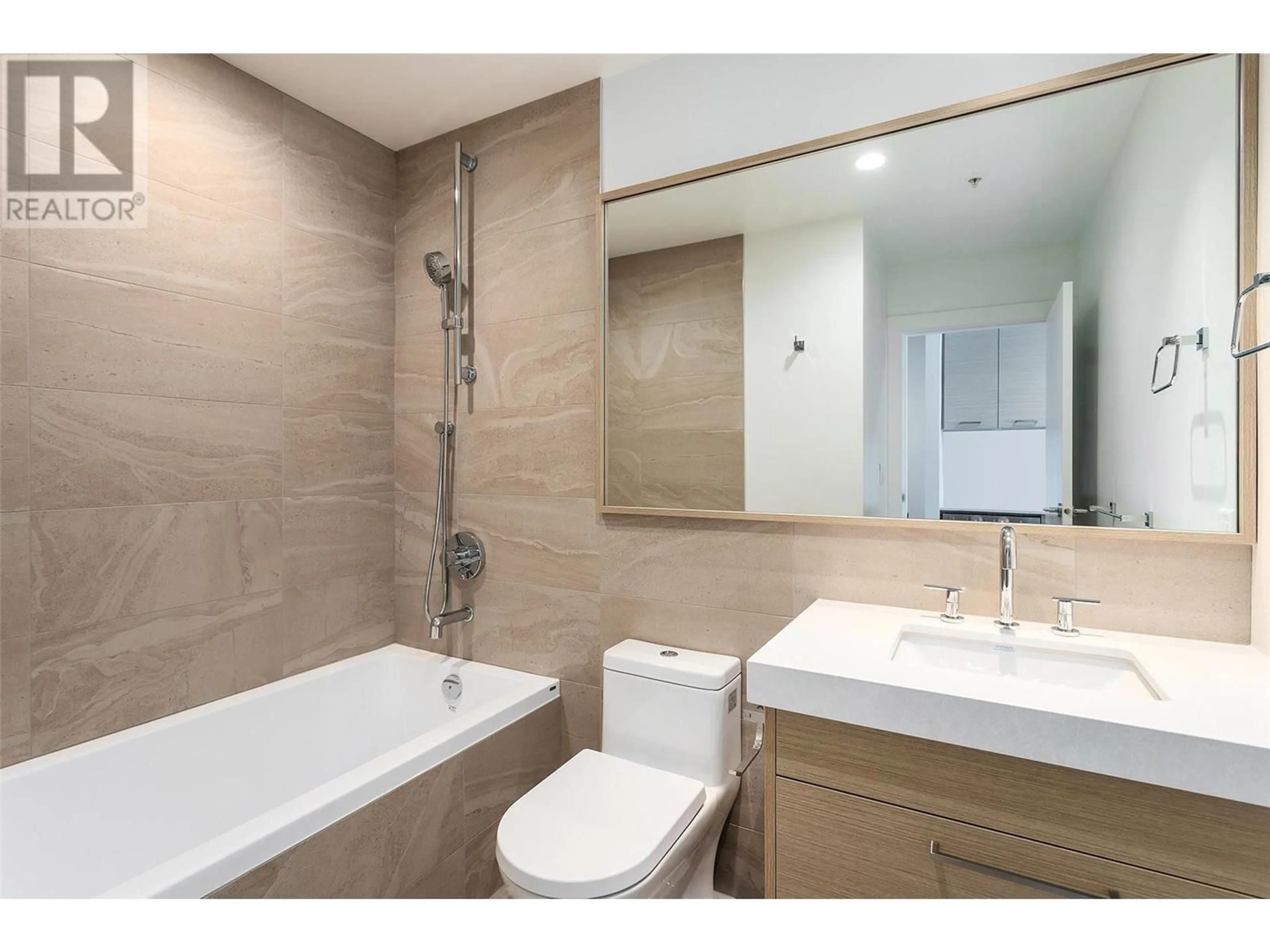 Bathroom, ceramic floors for 1191 Sunset Drive Unit# 609, Kelowna British Columbia V1Y0J4