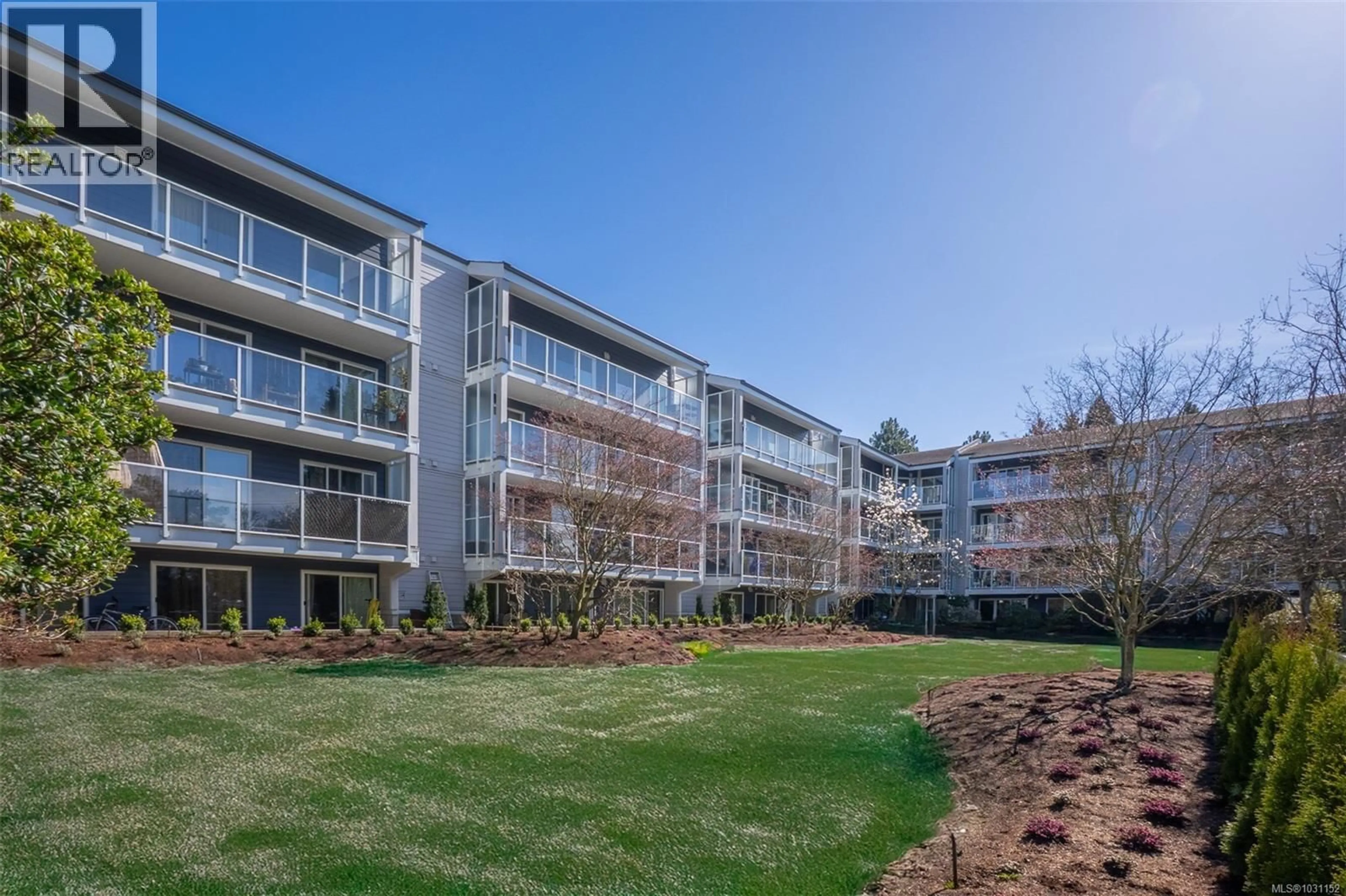 A pic from outside/outdoor area/front of a property/back of a property/a pic from drone, unknown for 414 - 3277 QUADRA STREET, Saanich British Columbia V8X4W9