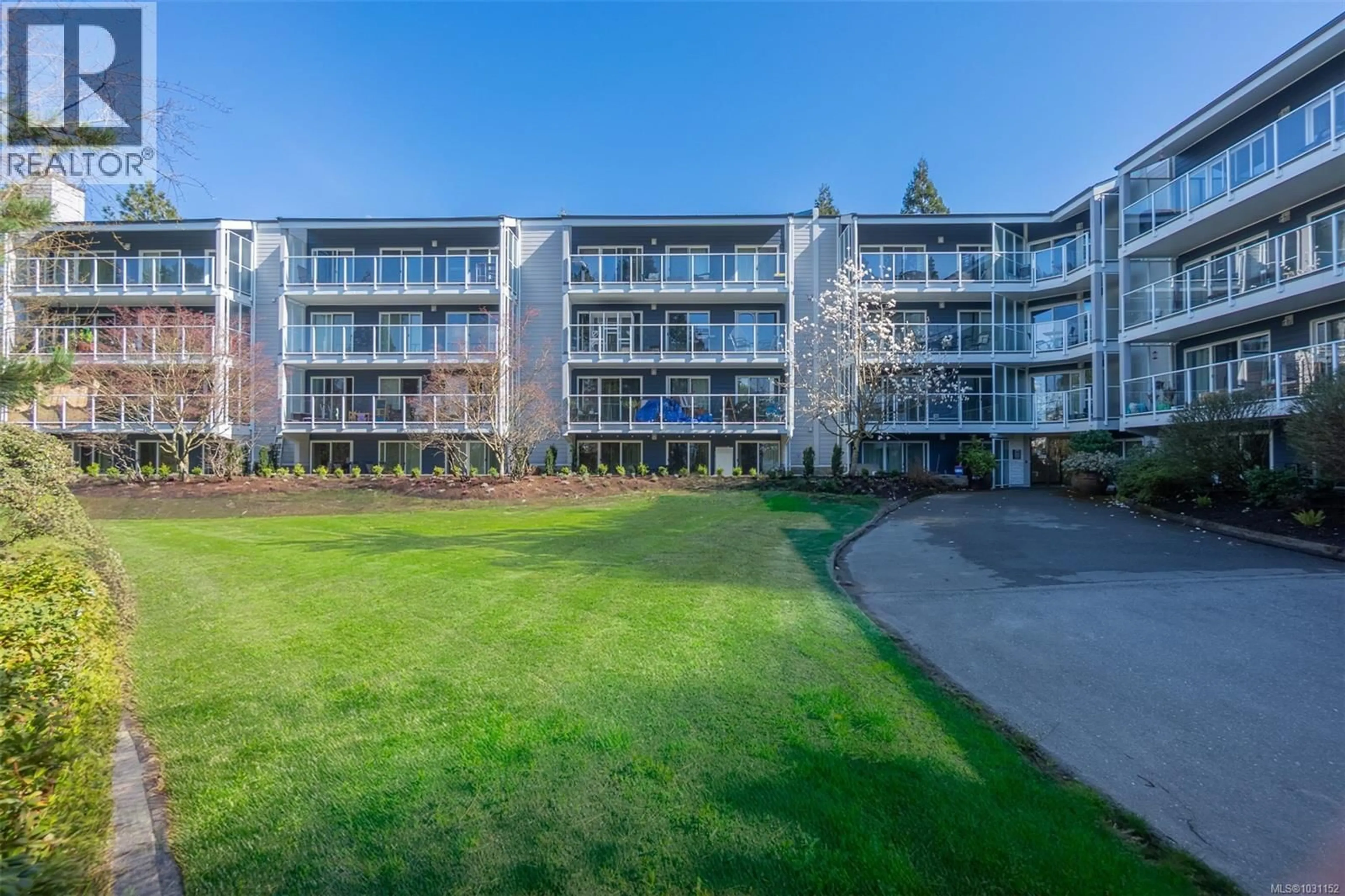 A pic from outside/outdoor area/front of a property/back of a property/a pic from drone, unknown for 414 - 3277 QUADRA STREET, Saanich British Columbia V8X4W9