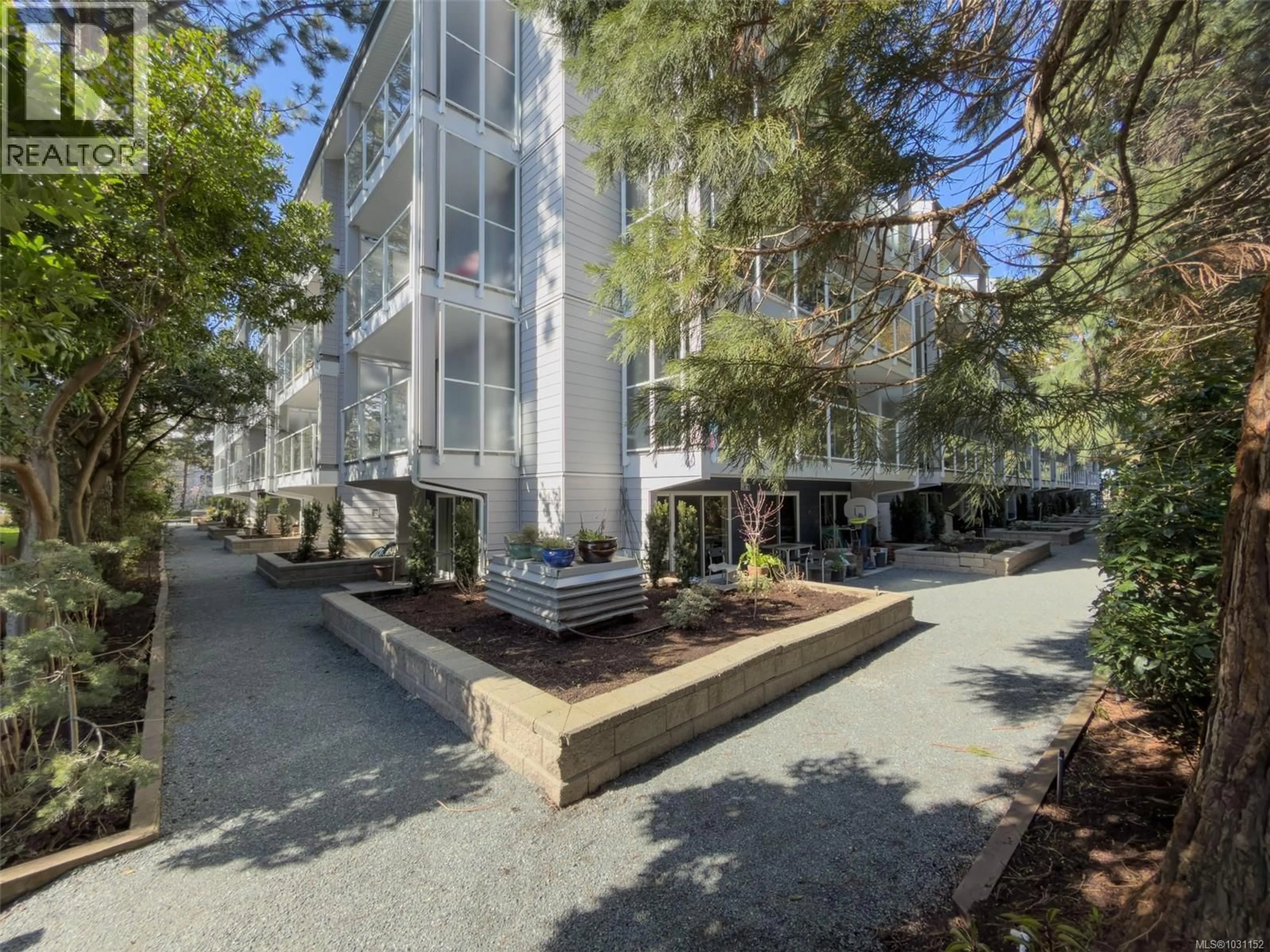 Unknown for 414 - 3277 QUADRA STREET, Saanich British Columbia V8X4W9