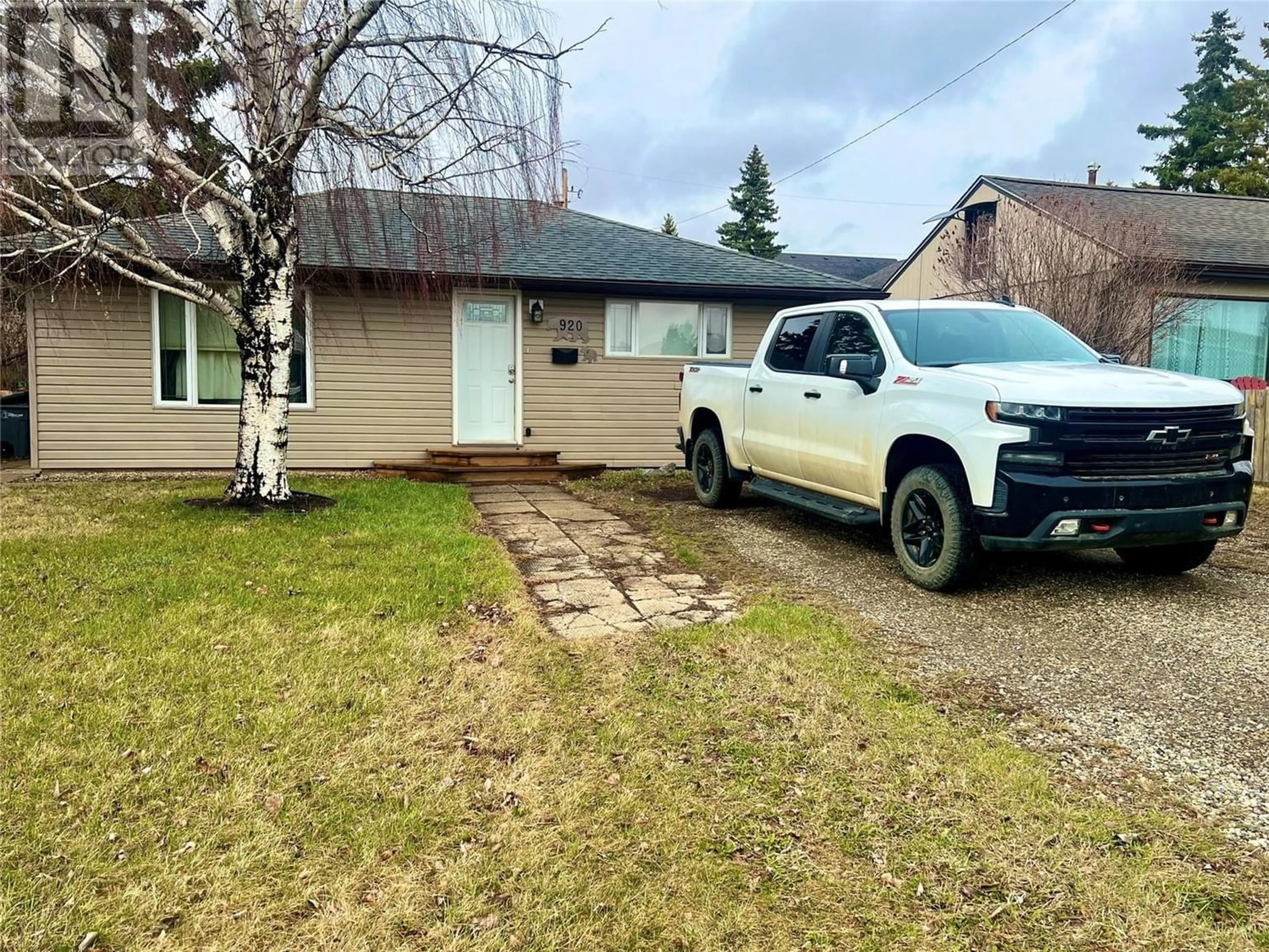 Frontside or backside of a home for 920 91 Avenue, Dawson Creek British Columbia V1G1A8