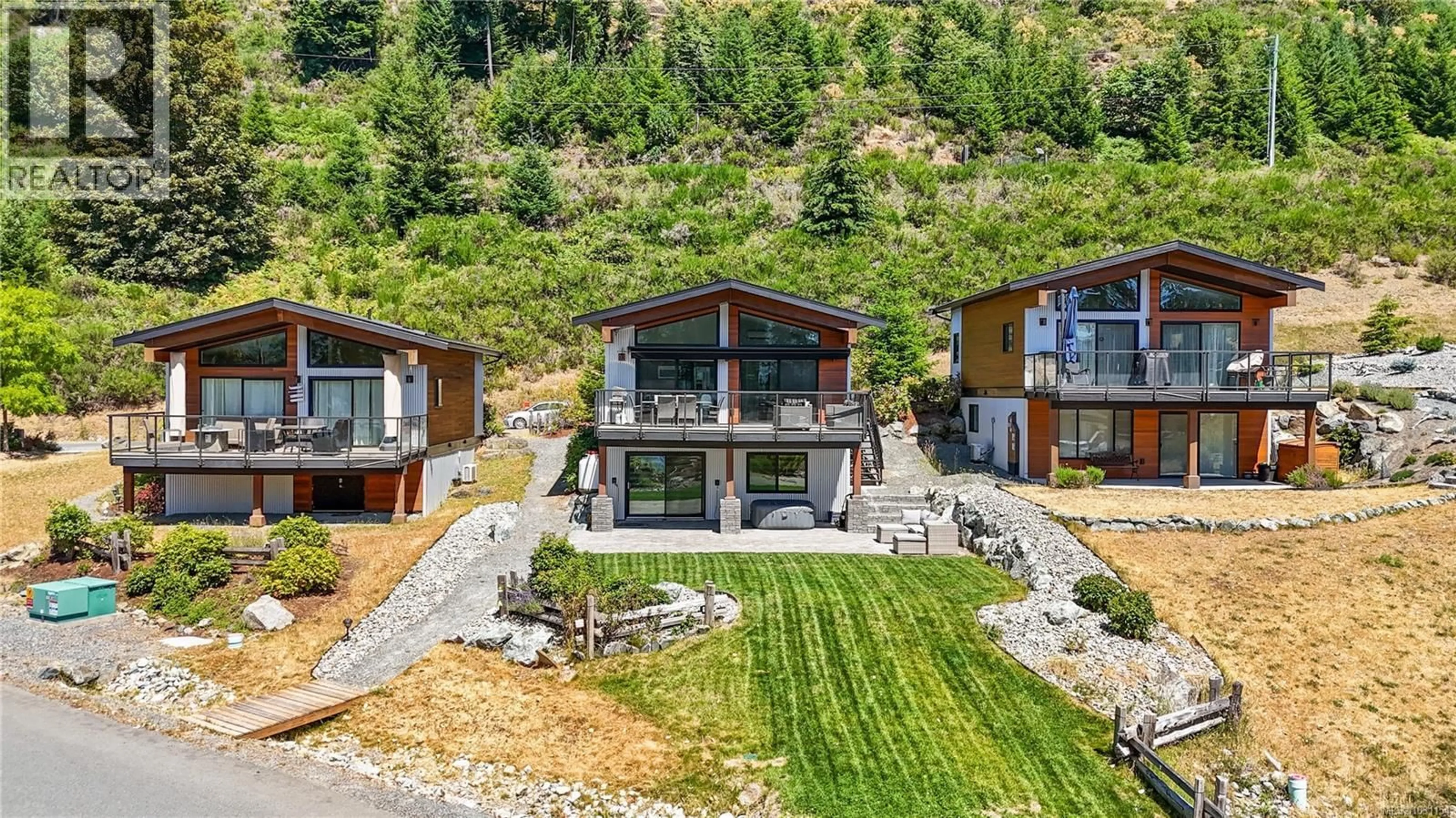 A pic from outside/outdoor area/front of a property/back of a property/a pic from drone, unknown for 7477 COTTAGE WAY, Lake Cowichan British Columbia V0R2G1