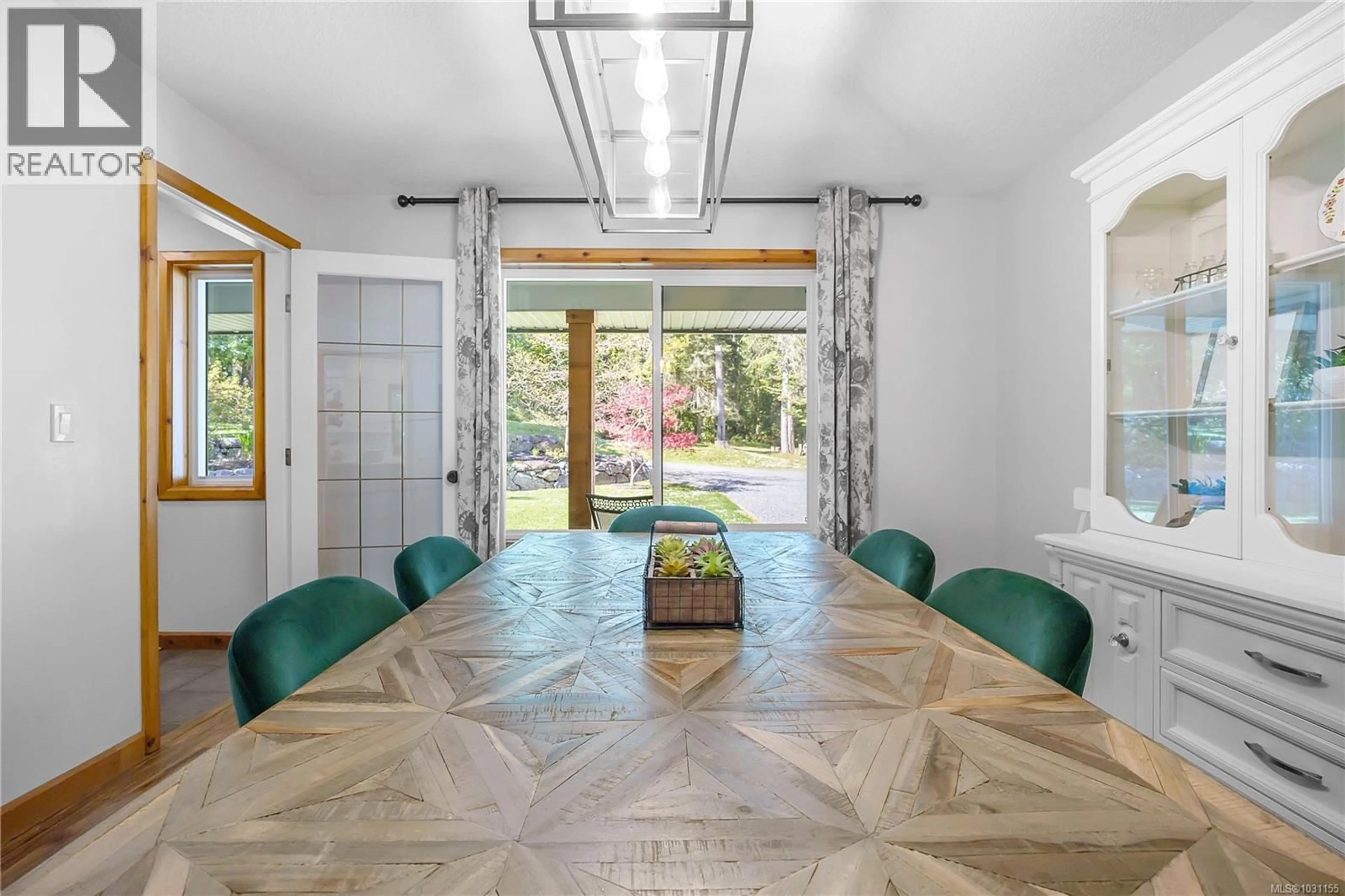 Dining room, ceramic/tile floor for 4299 ENTRANCE AVENUE, Ladysmith British Columbia V9G1M8