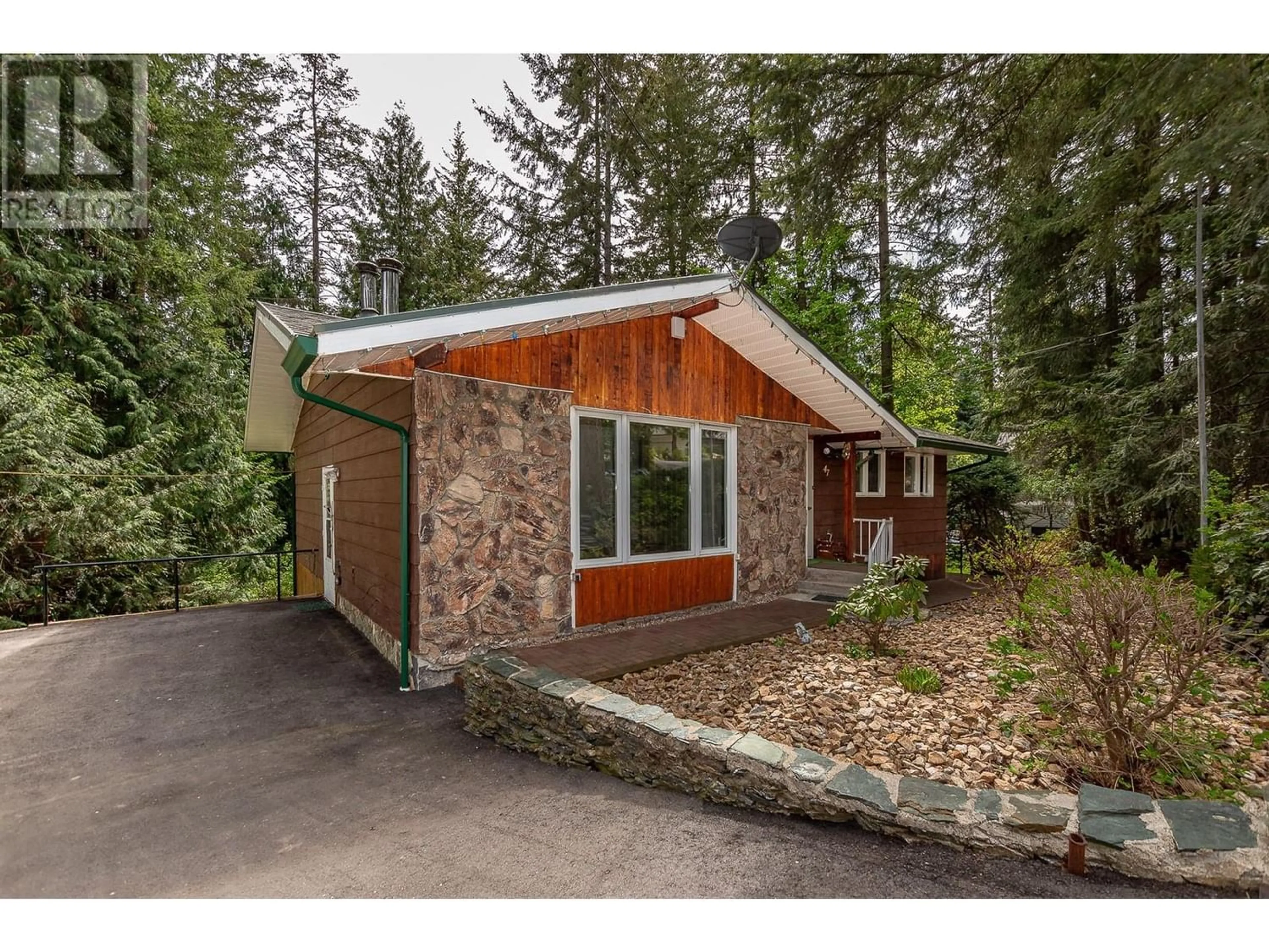 Cottage for 2710 Tranquil Place, Blind Bay British Columbia V0E1H0