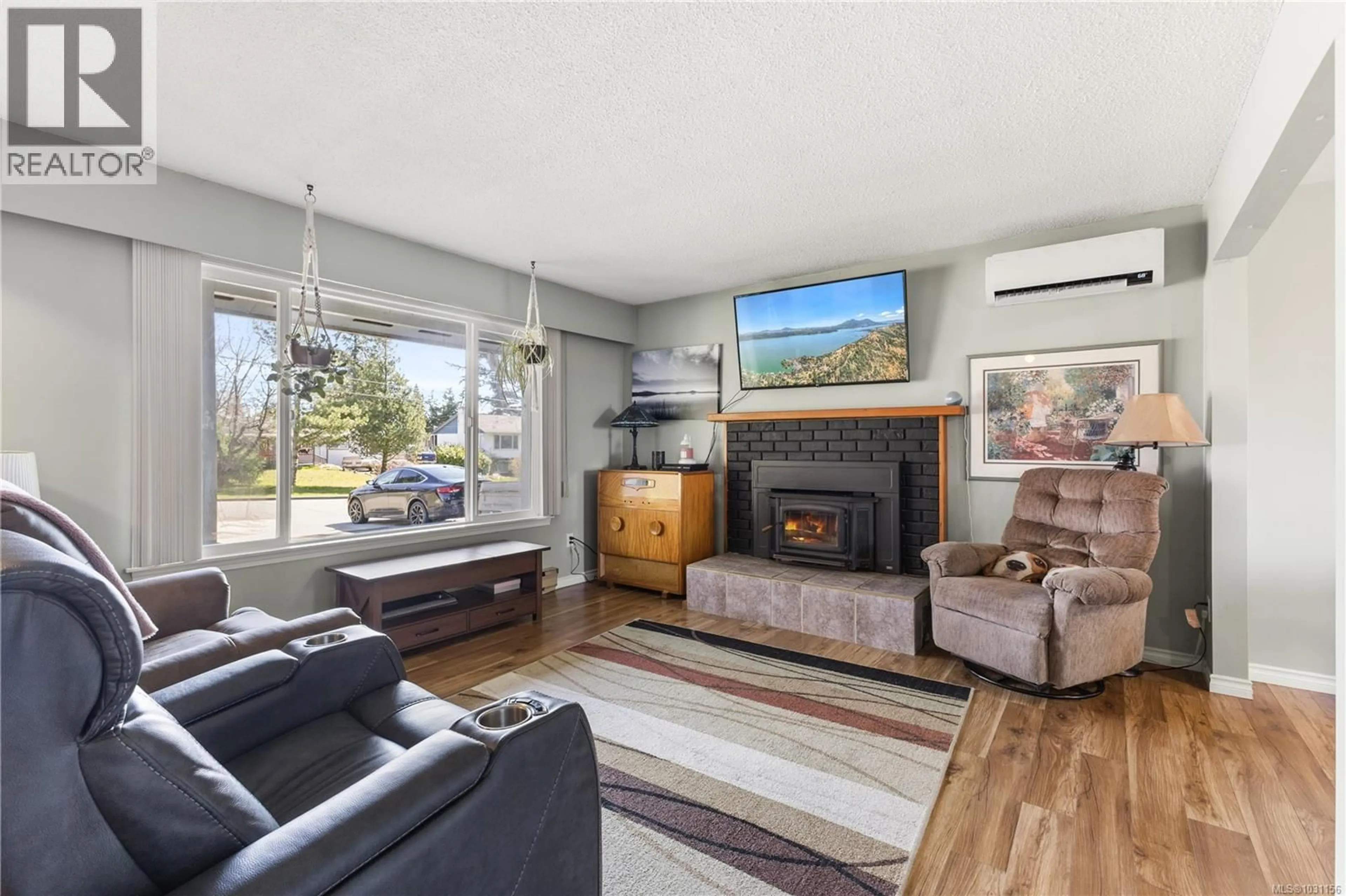 Living room with furniture, unknown for 726 KALMAR ROAD, Campbell River British Columbia V9W5S4