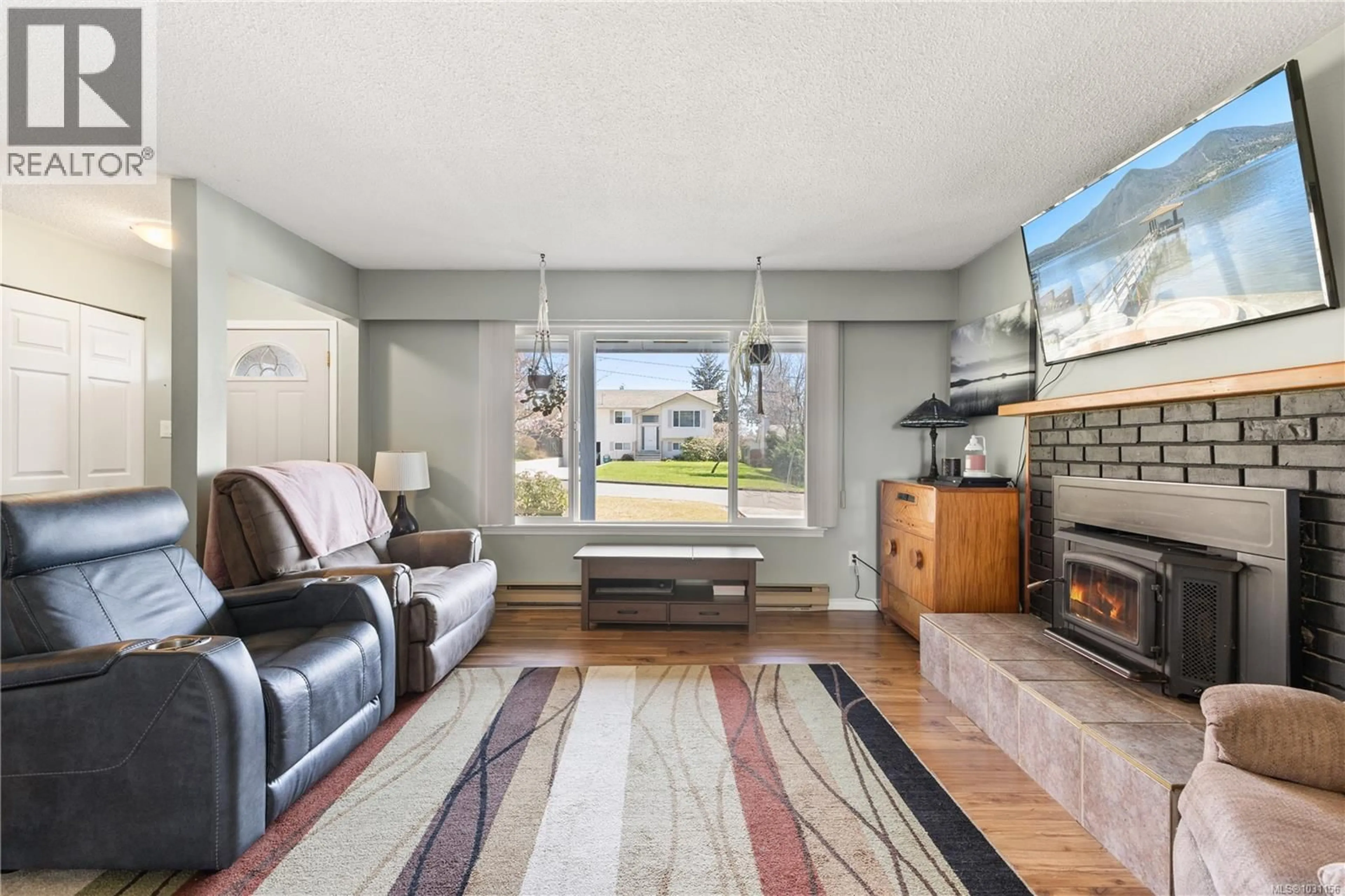 Living room with furniture, unknown for 726 KALMAR ROAD, Campbell River British Columbia V9W5S4