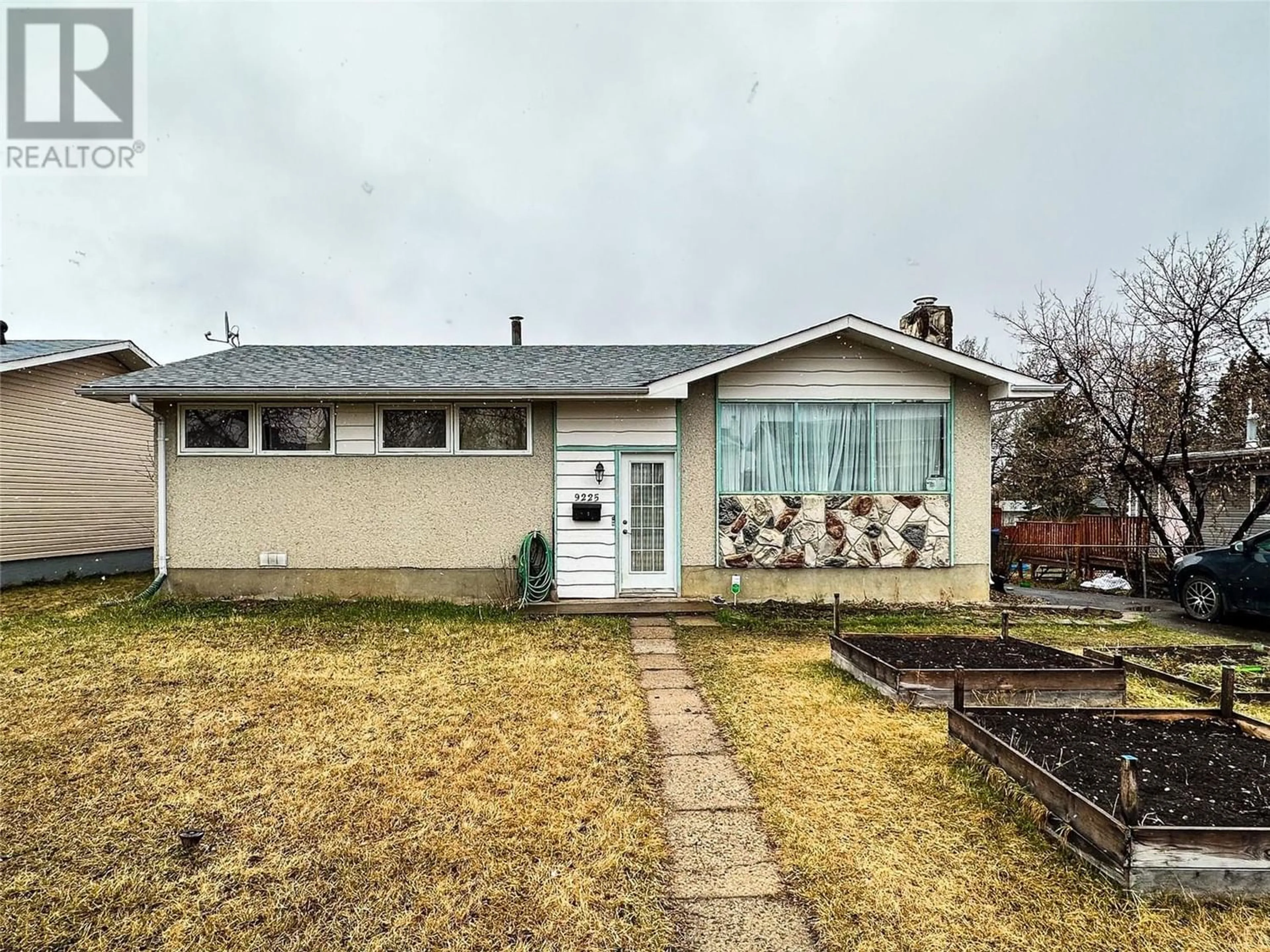 Frontside or backside of a home for 9225 6 Street, Dawson Creek British Columbia V1G3L5