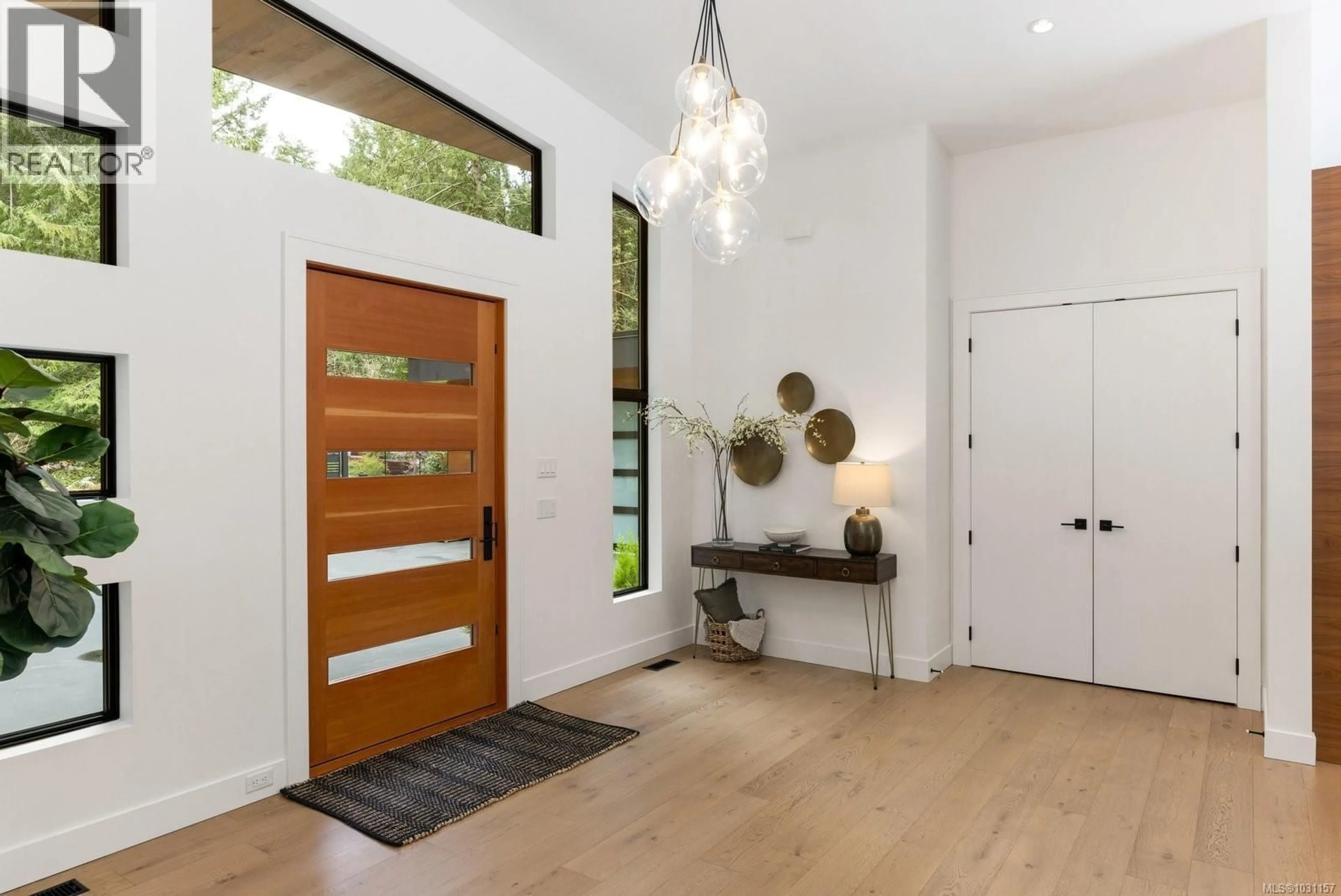 Indoor entryway for 867 BRADLEY DYNE ROAD, North Saanich British Columbia V8L5H1