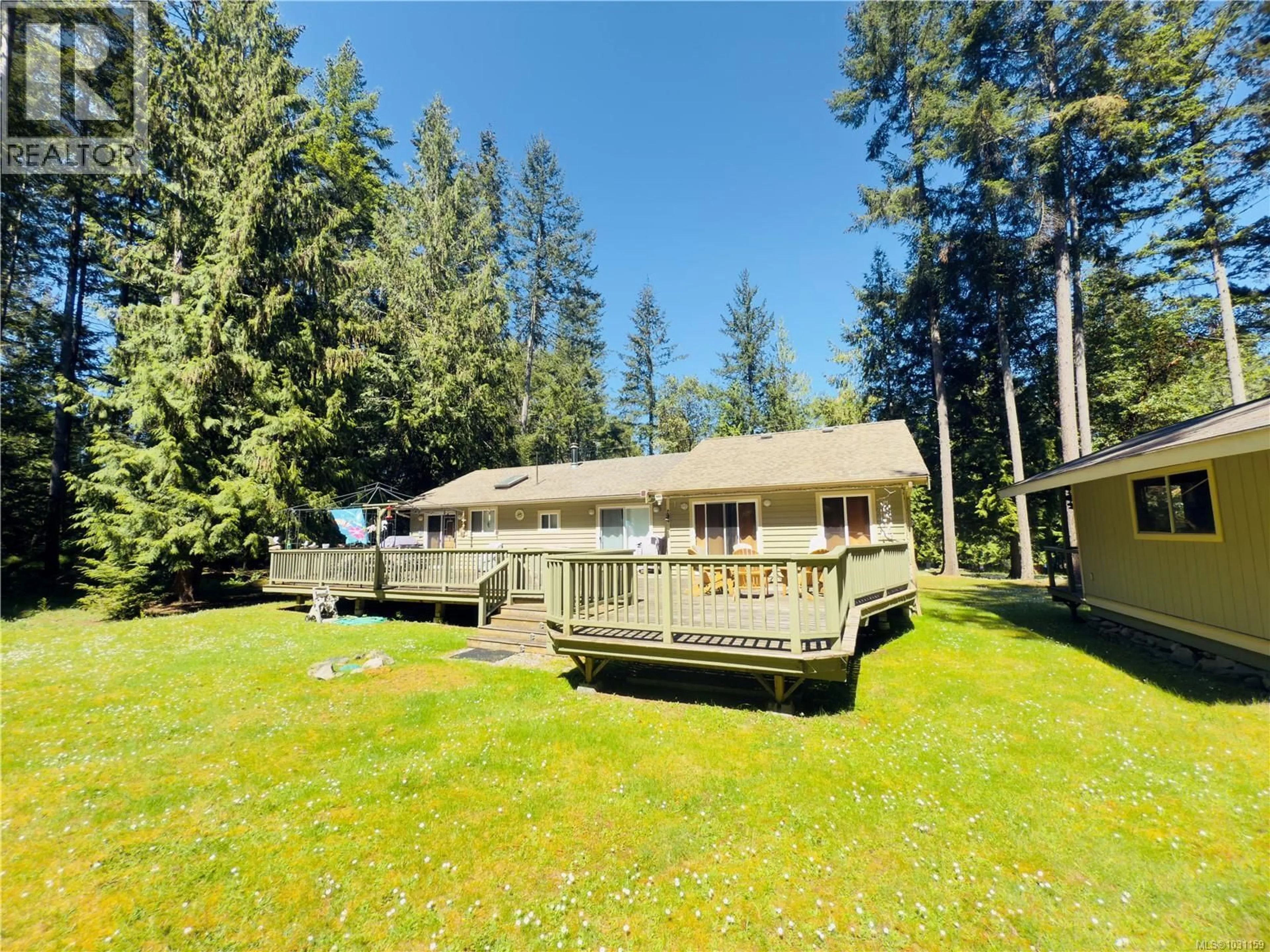 A pic from outside/outdoor area/front of a property/back of a property/a pic from drone, water/lake/river/ocean view for 667 WEATHERS WAY, Mudge Island British Columbia V0R1X6