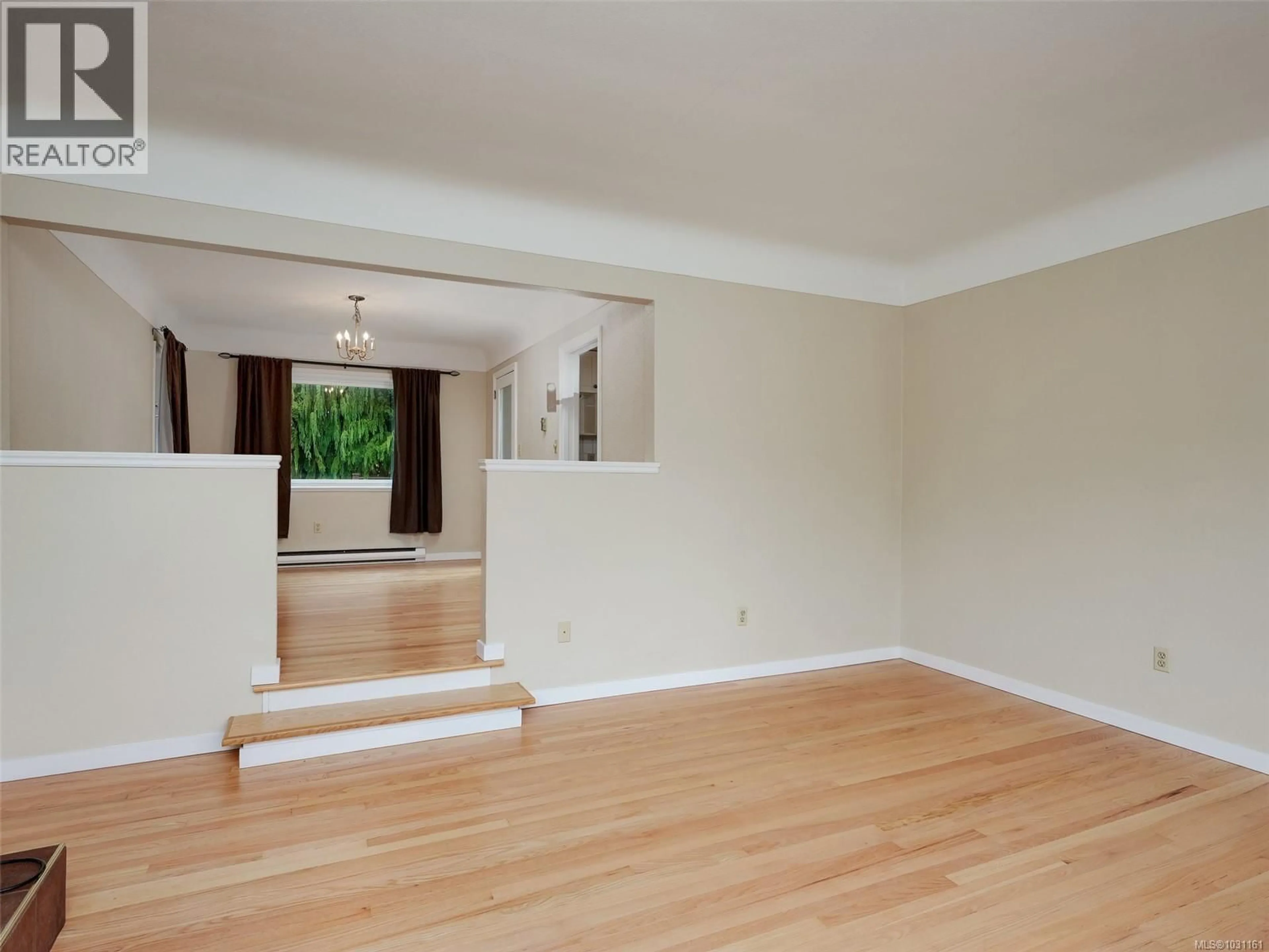 Unknown for 984 BRIGHTON CRESCENT, Victoria British Columbia V8S2G5