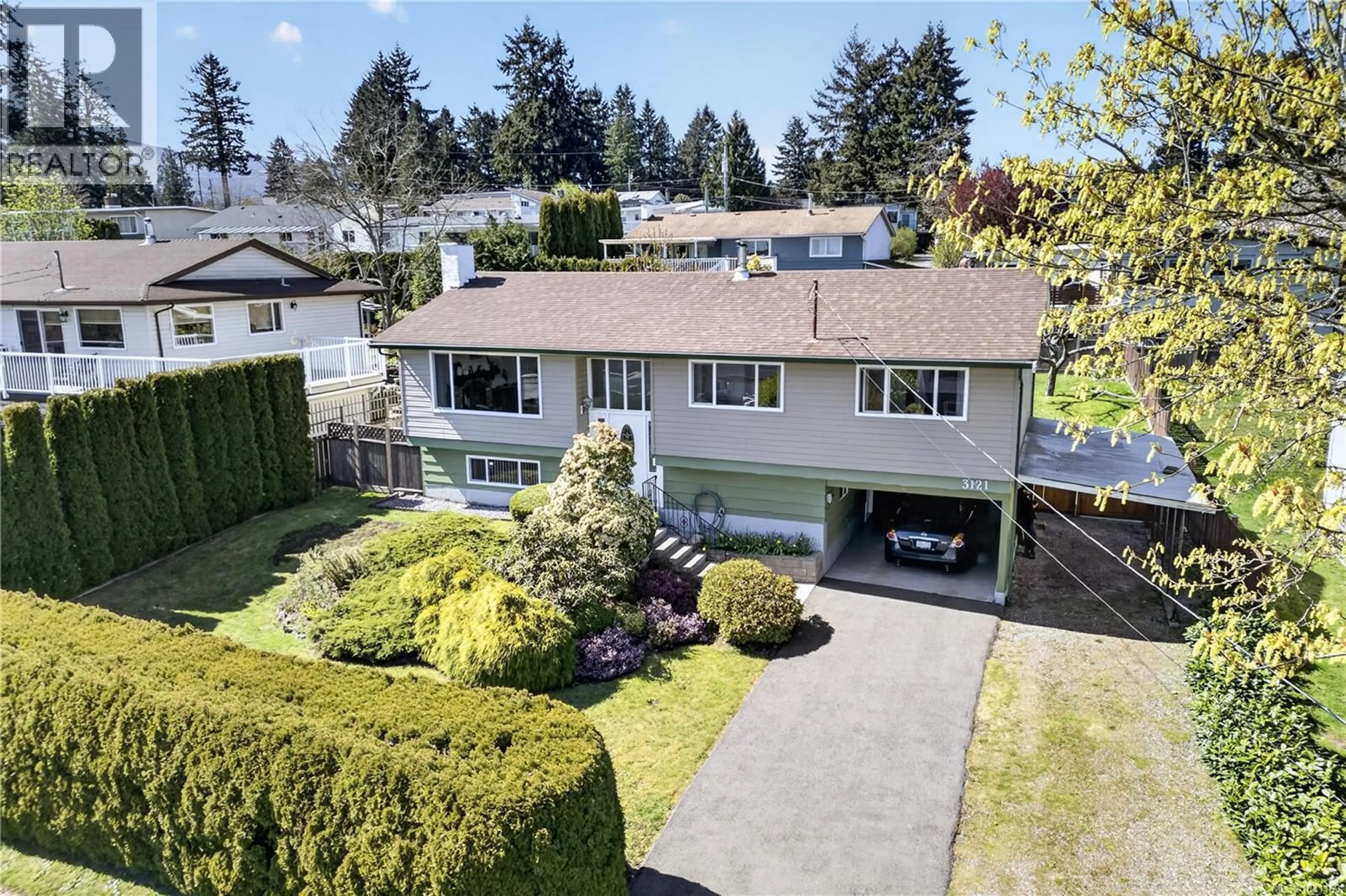 A pic from outside/outdoor area/front of a property/back of a property/a pic from drone, street for 3121 COUNTRY CLUB DRIVE, Nanaimo British Columbia V9T3G6