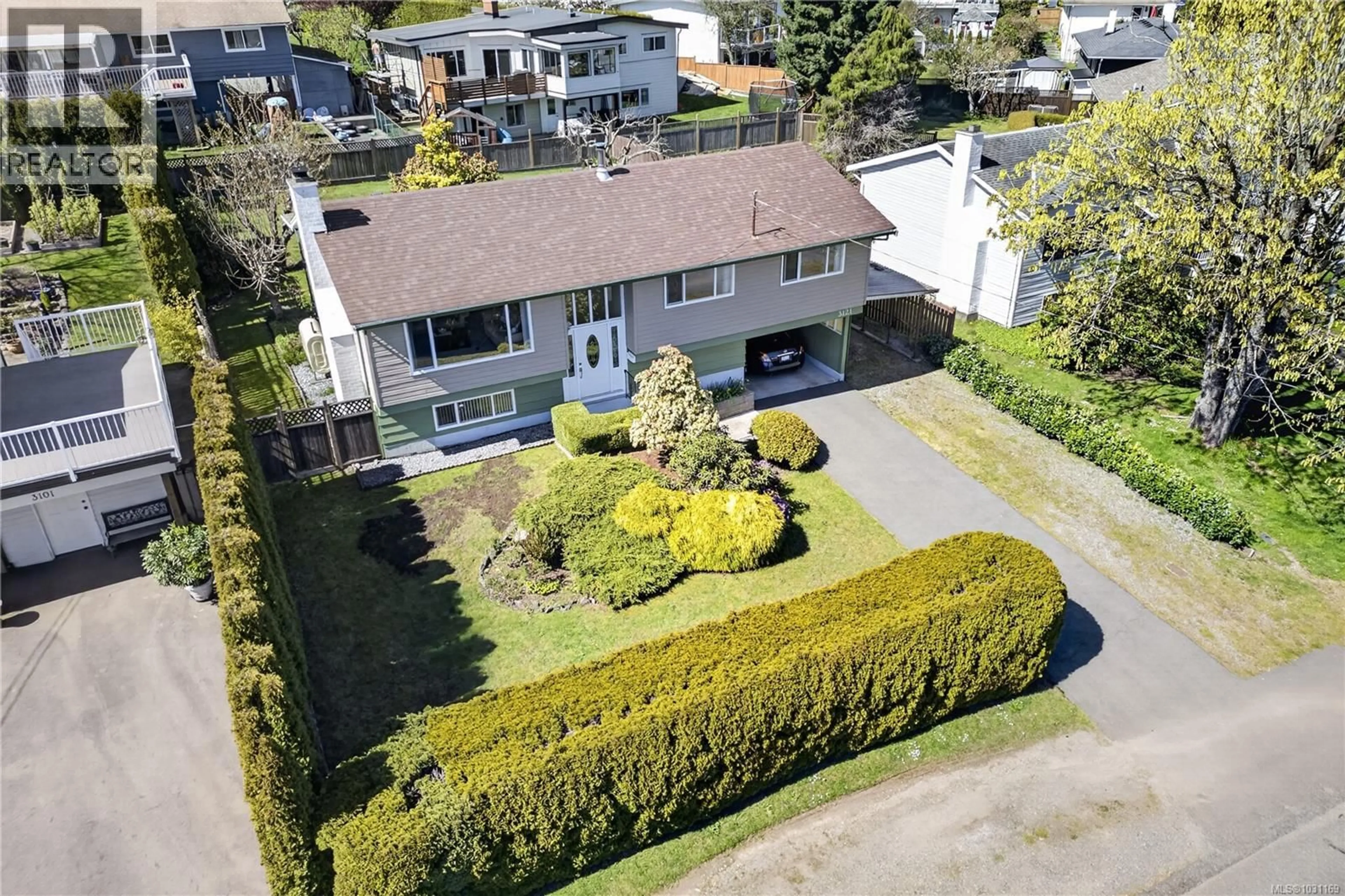 A pic from outside/outdoor area/front of a property/back of a property/a pic from drone, street for 3121 COUNTRY CLUB DRIVE, Nanaimo British Columbia V9T3G6