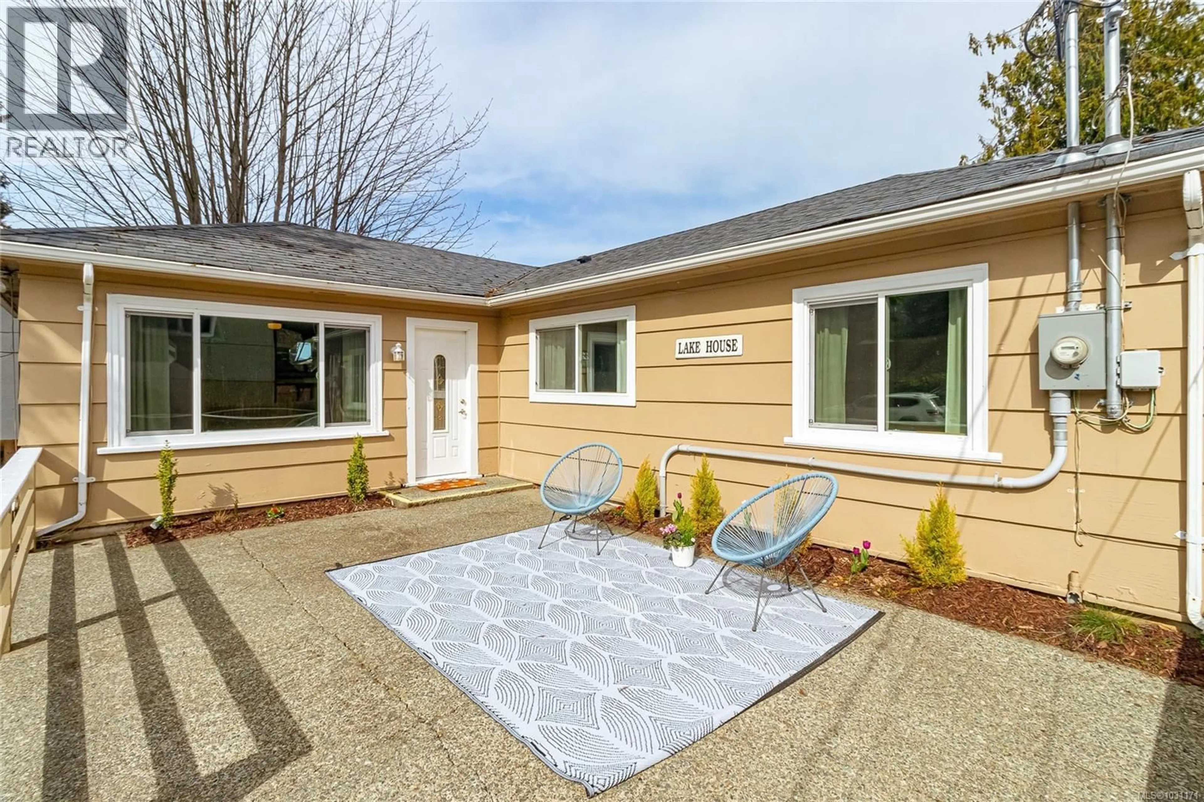 Home with vinyl exterior material, street for 73 COWICHAN AVENUE WEST, Lake Cowichan British Columbia V0R2G1