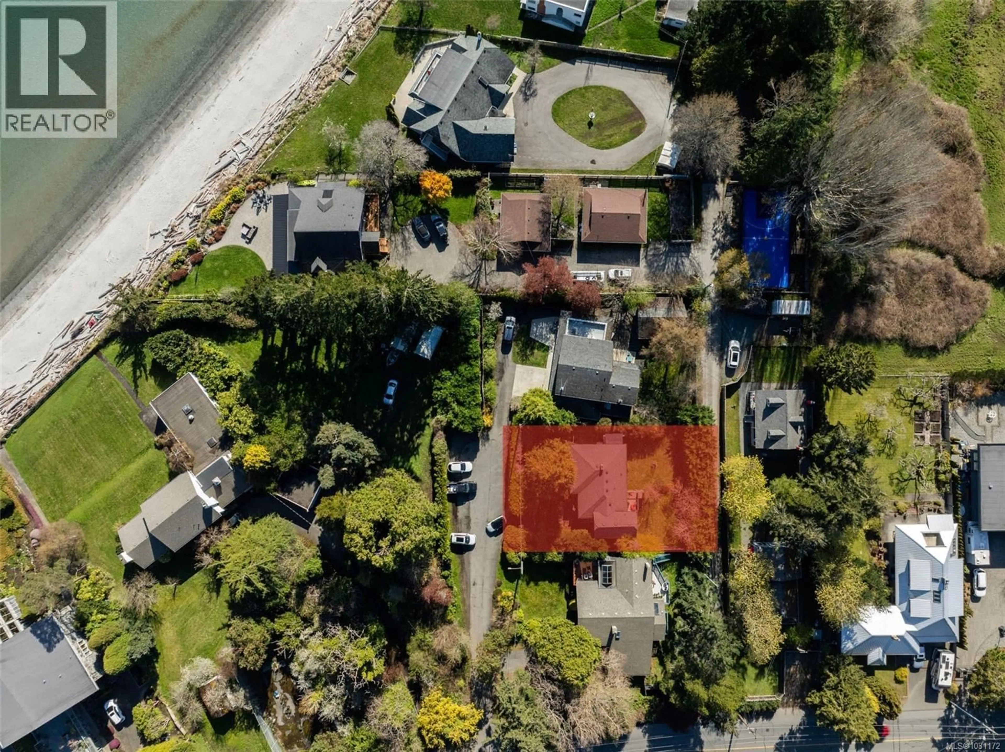 A pic from outside/outdoor area/front of a property/back of a property/a pic from drone, water/lake/river/ocean view for 3870 SEACROFT PLACE, Saanich British Columbia V8N4H1