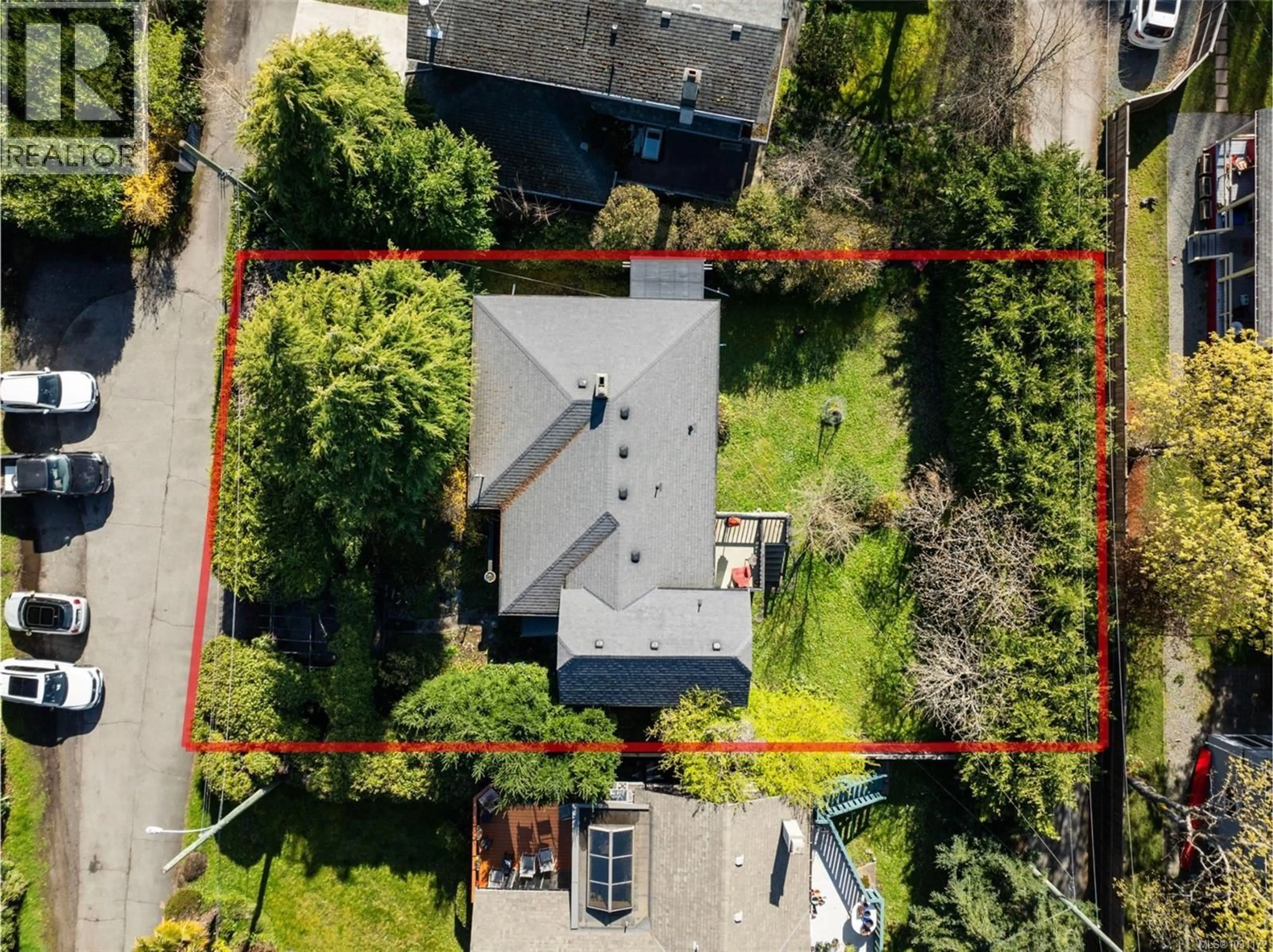 A pic from outside/outdoor area/front of a property/back of a property/a pic from drone, street for 3870 SEACROFT PLACE, Saanich British Columbia V8N4H1