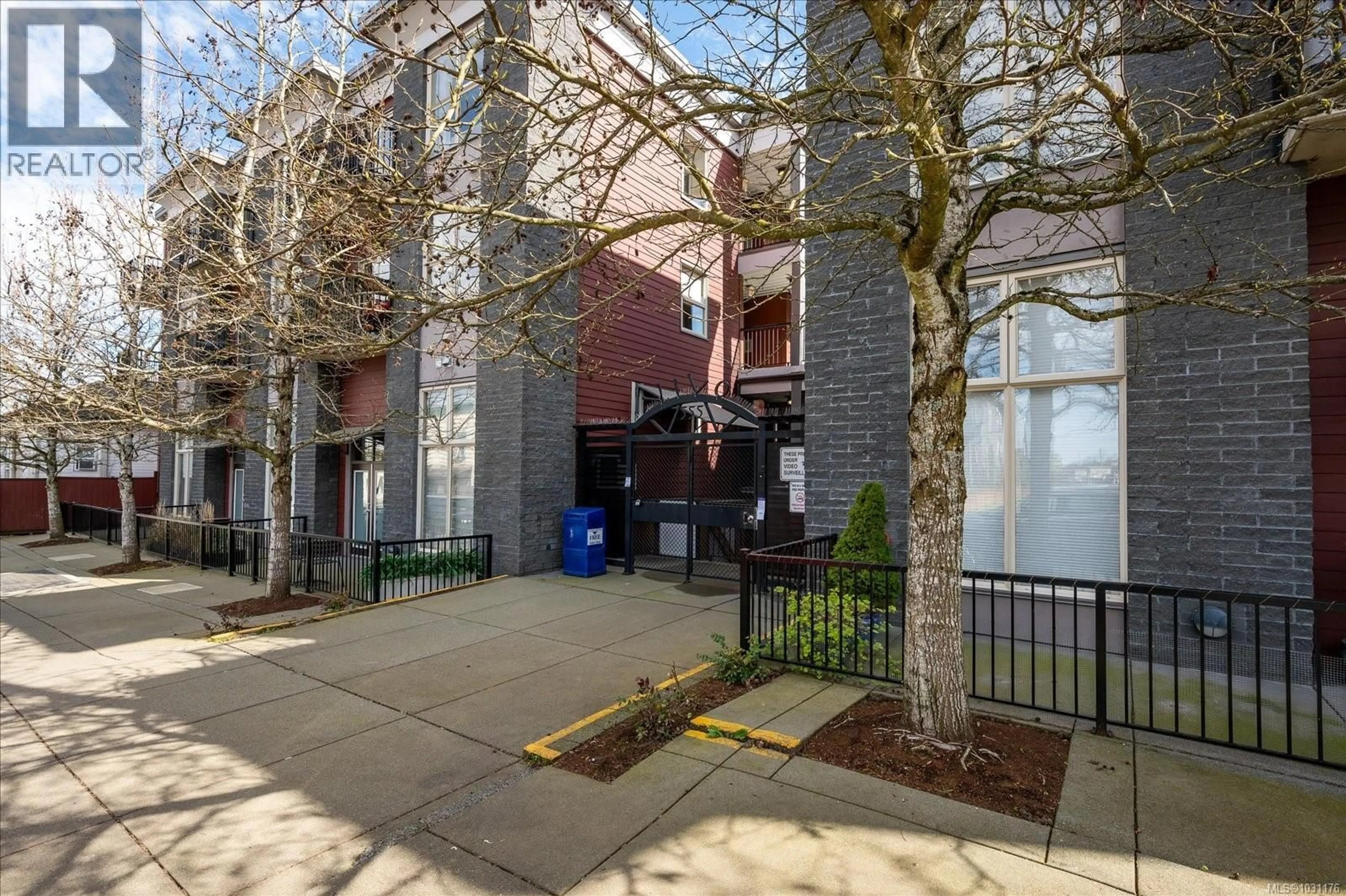 Patio, street for 305 - 555 FRANKLYN STREET, Nanaimo British Columbia V9R2X9