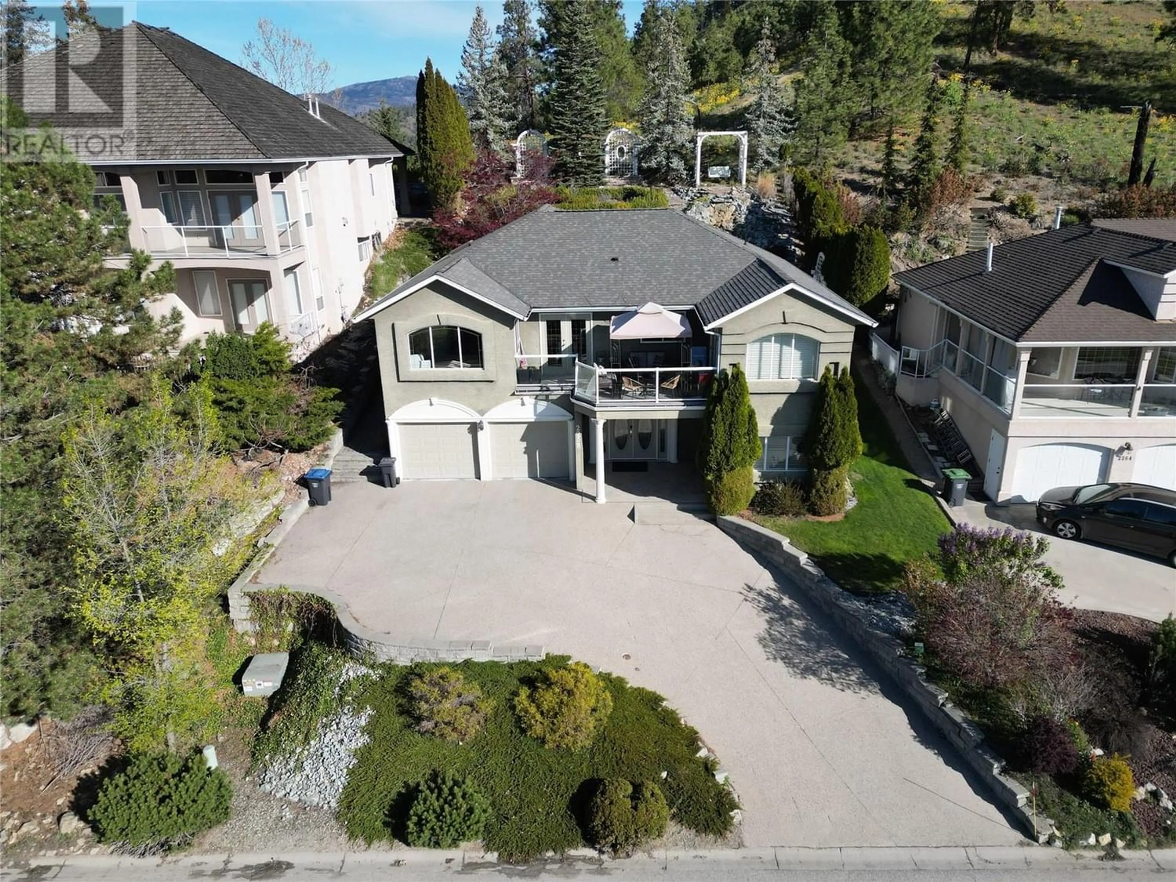 Frontside or backside of a home for 2258 Lillooet Crescent, Kelowna British Columbia V1V1T1