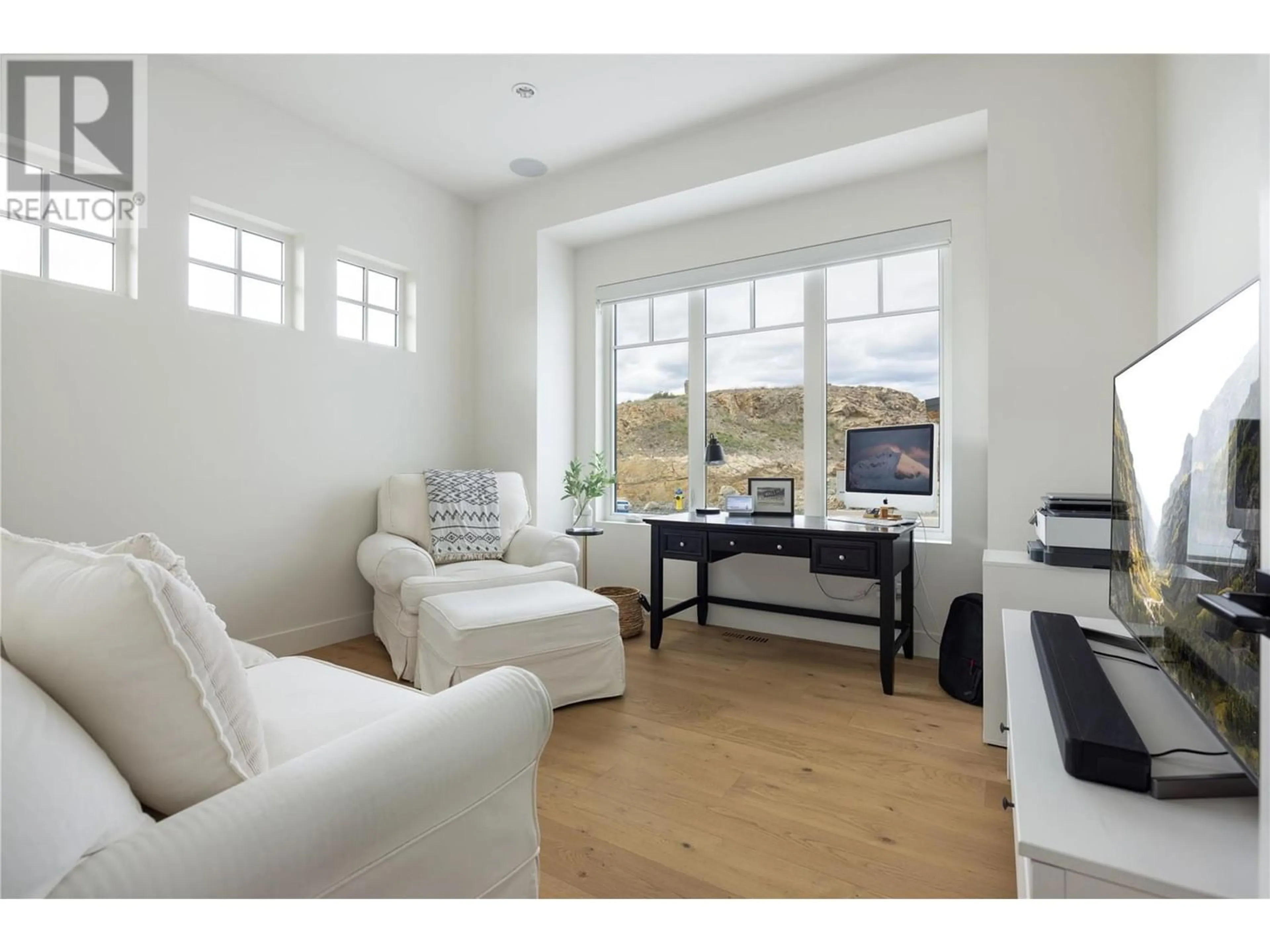 Living room for 461 Swan Drive, Kelowna British Columbia V1W5L9