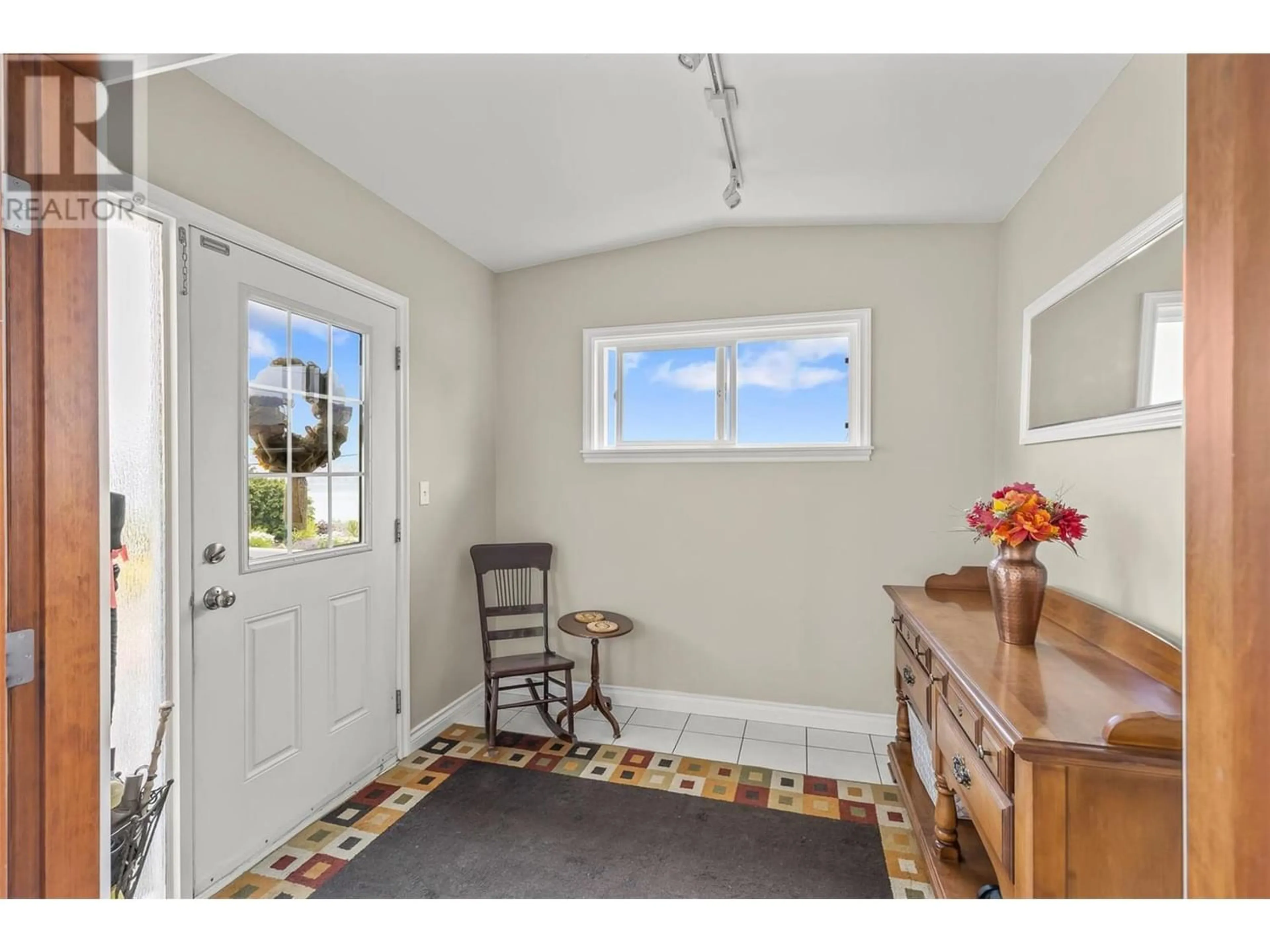 Indoor entryway for 3707 Carrall Road, West Kelowna British Columbia V0H2A0