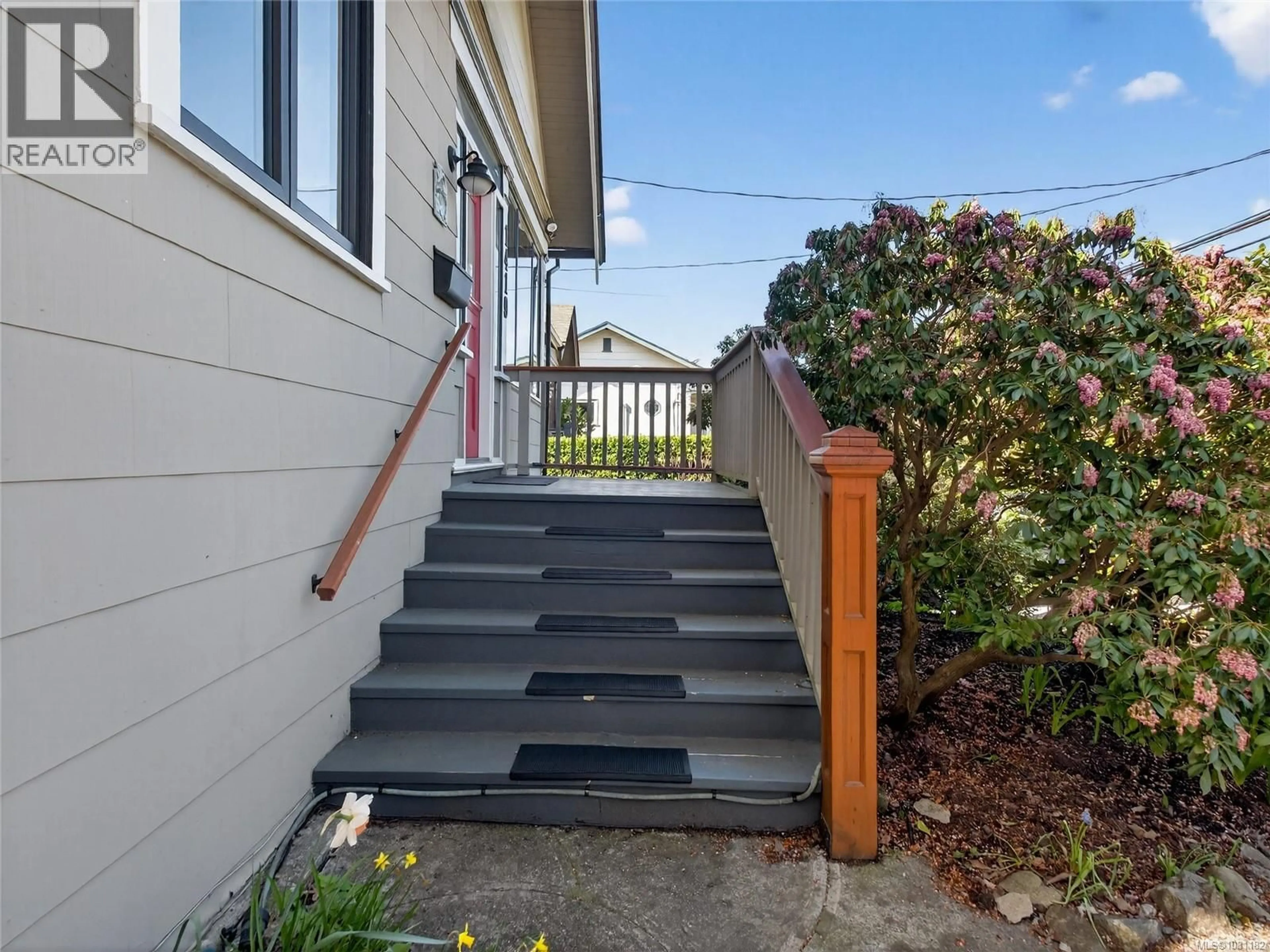 Stairs for 1419 HAULTAIN STREET, Victoria British Columbia V8R2J6