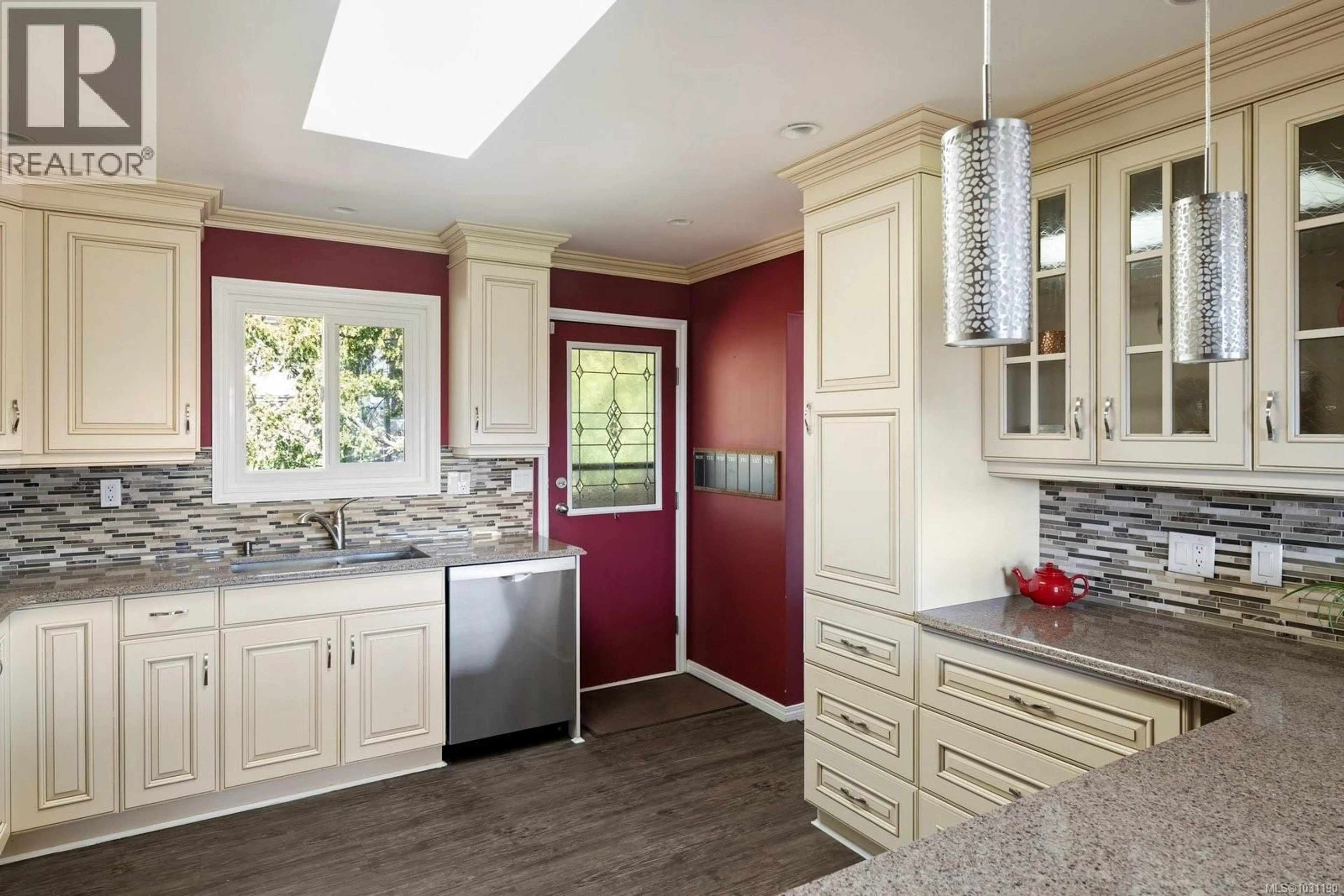 Unknown for 381 MONTCALM AVENUE, Saanich British Columbia V8Z6R3