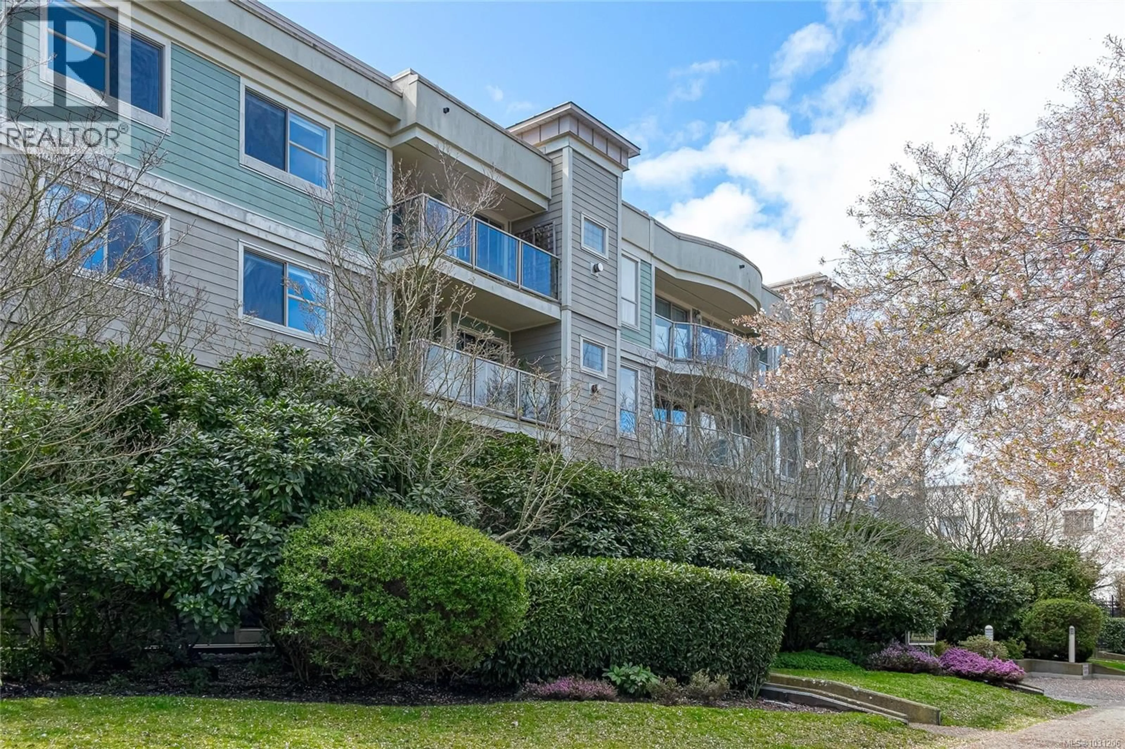 Patio, water/lake/river/ocean view for 309 - 1025 MEARES STREET, Victoria British Columbia V8V3J7