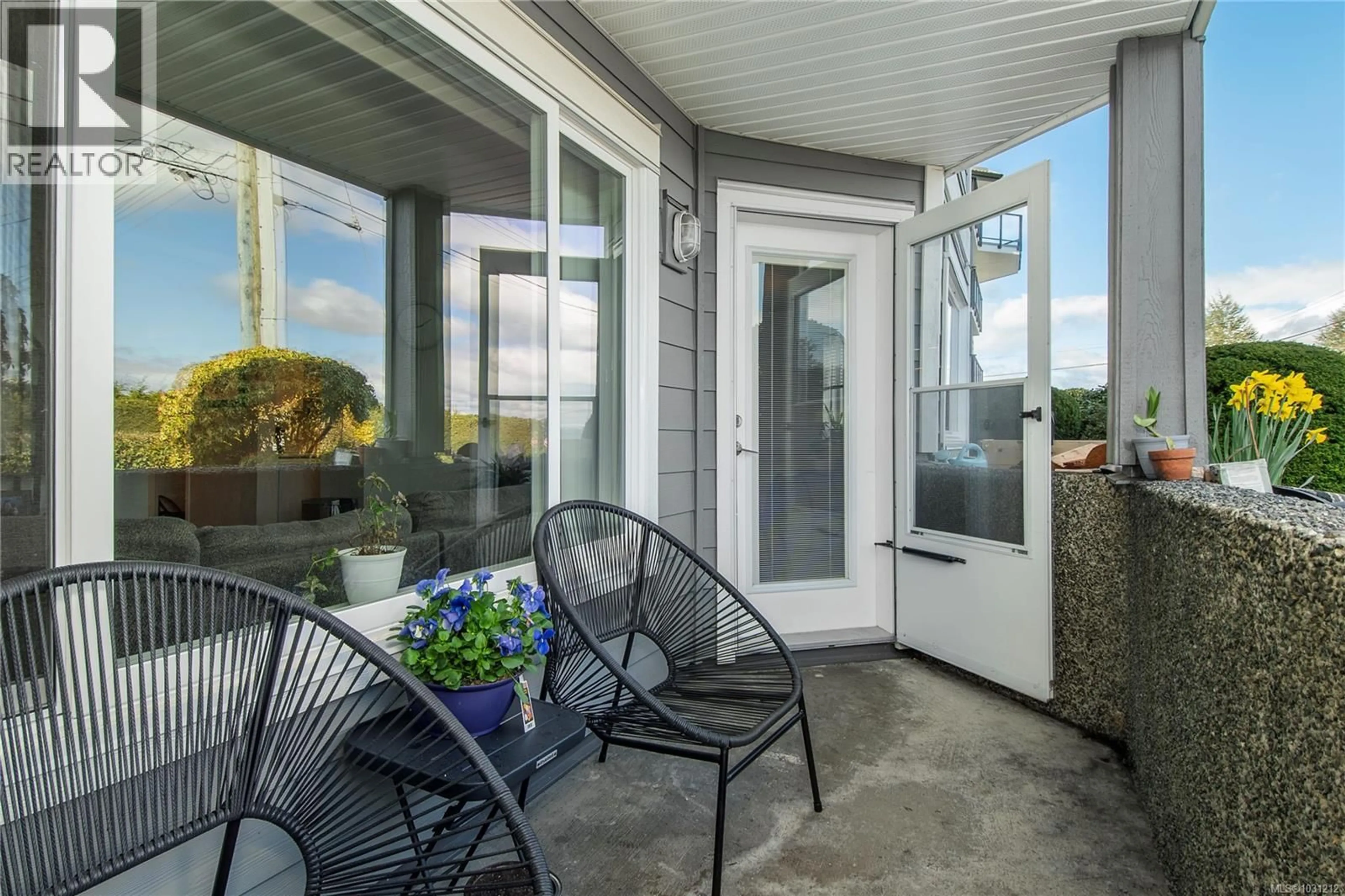 Patio, street for 1F - 690 COLWYN STREET, Campbell River British Columbia V9W2X1