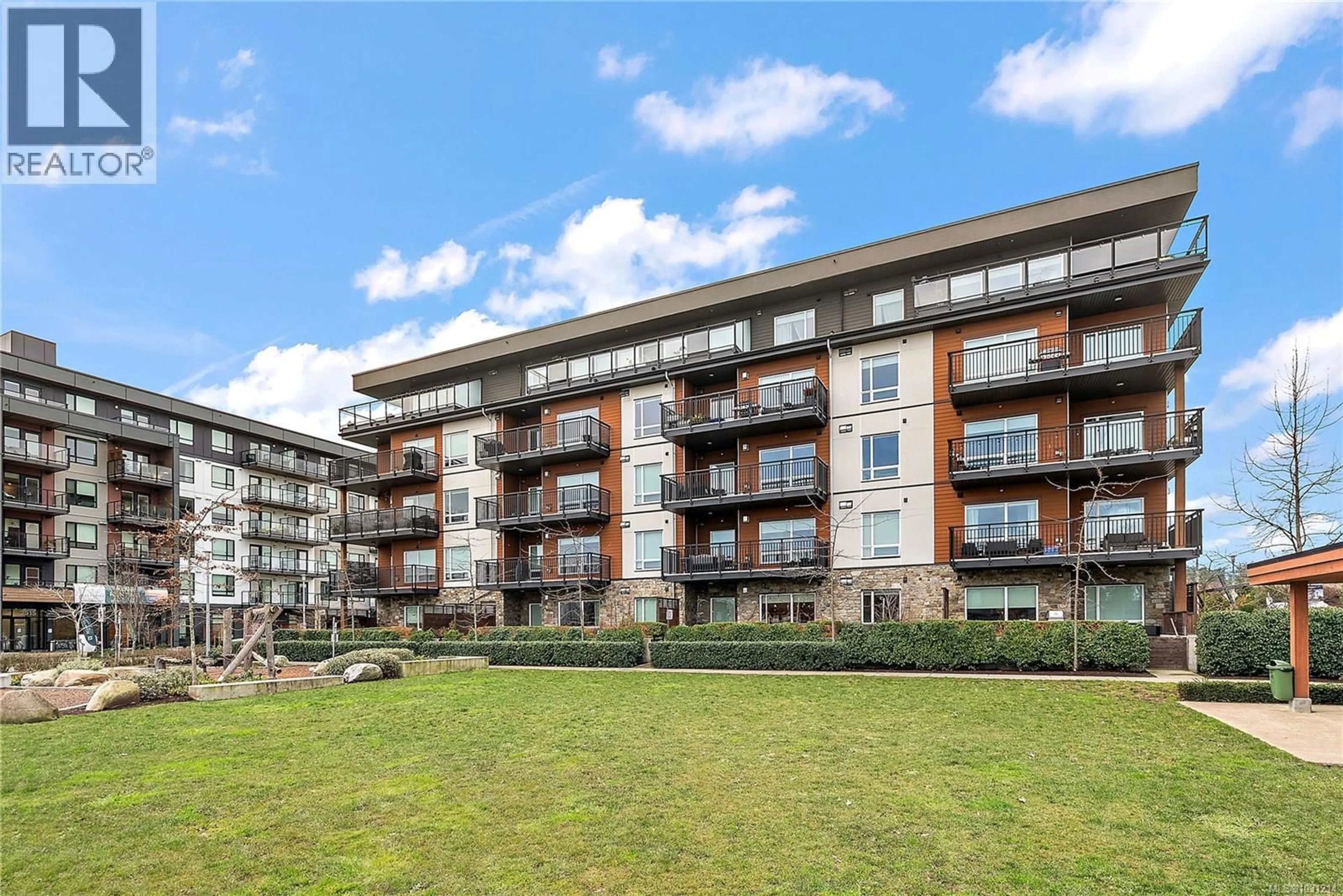 Patio, building for 402 - 2500 HACKETT CRESCENT, Central Saanich British Columbia V8M0C1