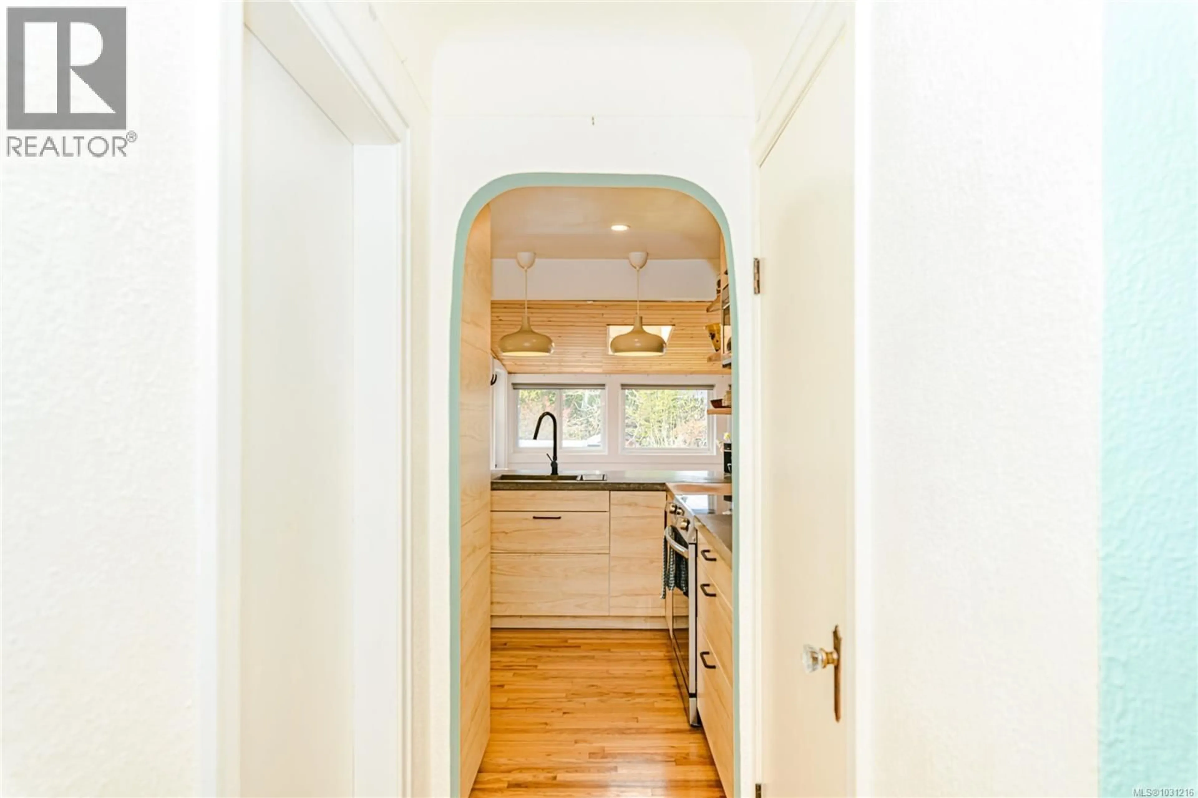 Unknown for 3090 BALFOUR AVENUE, Victoria British Columbia V9A1R8