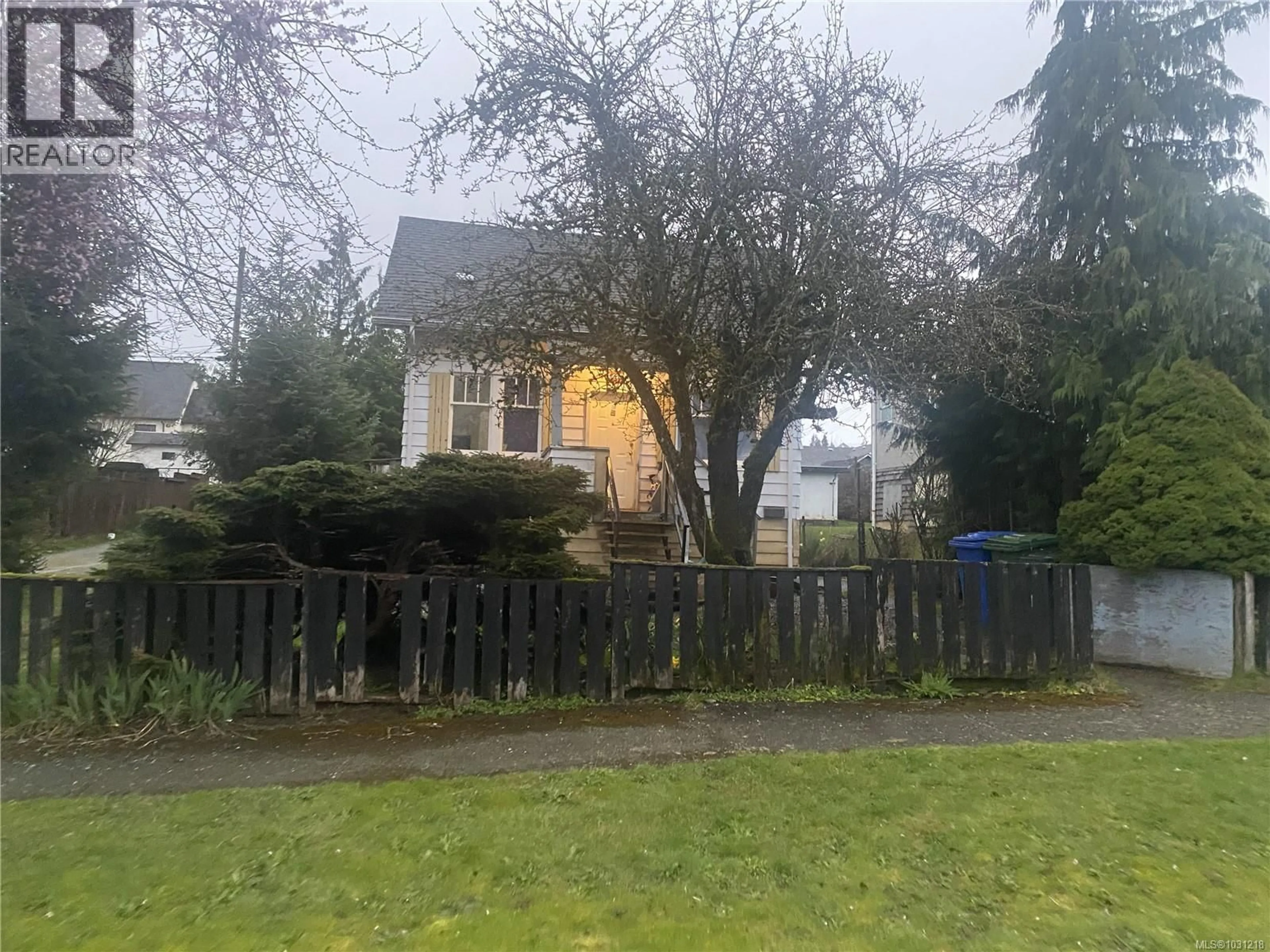 A pic from outside/outdoor area/front of a property/back of a property/a pic from drone, street for 3785 8TH AVENUE, Port Alberni British Columbia V9Y4R8