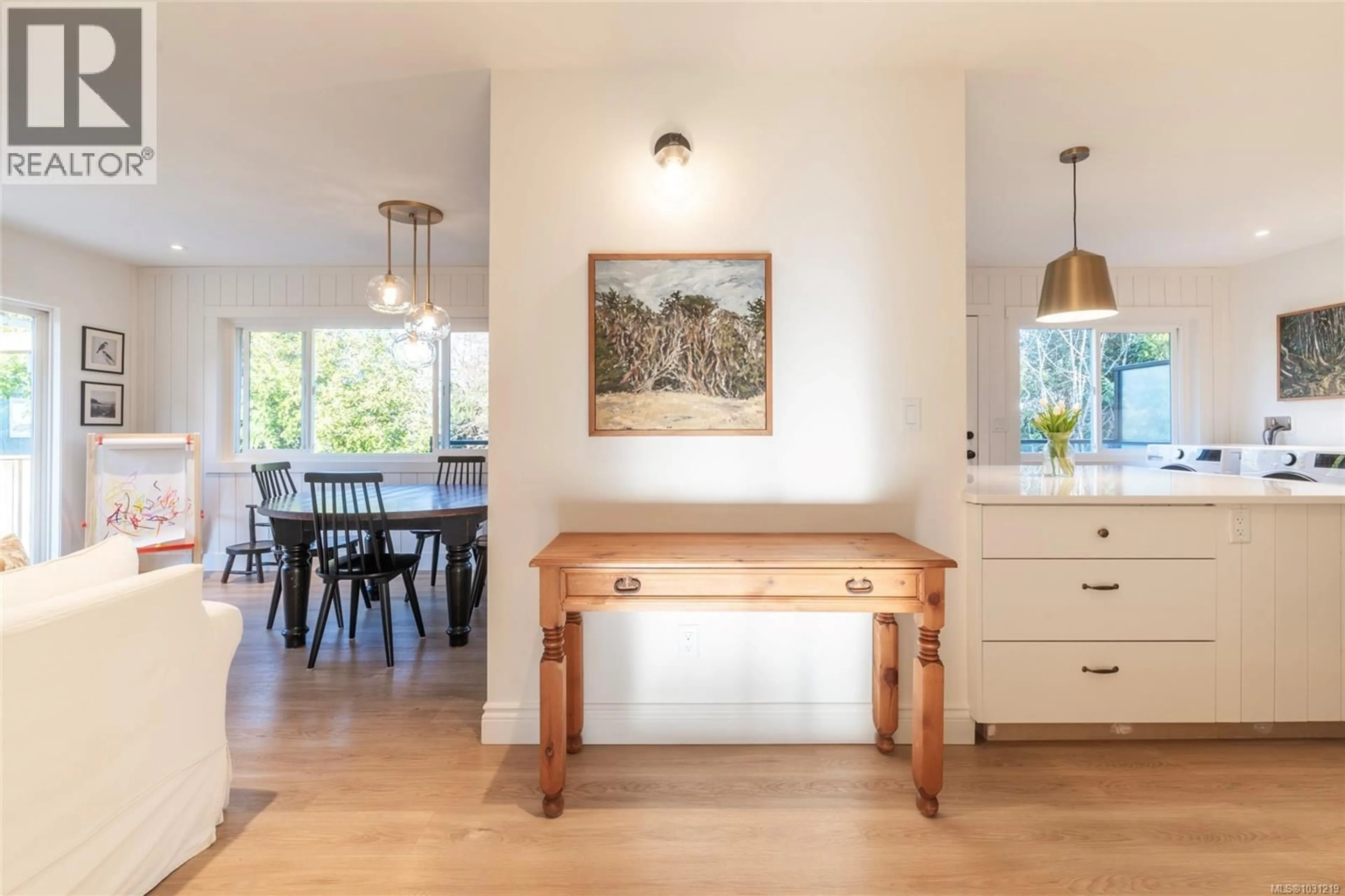 Unknown for 323 MASTERS ROAD, Victoria British Columbia V8S1C9