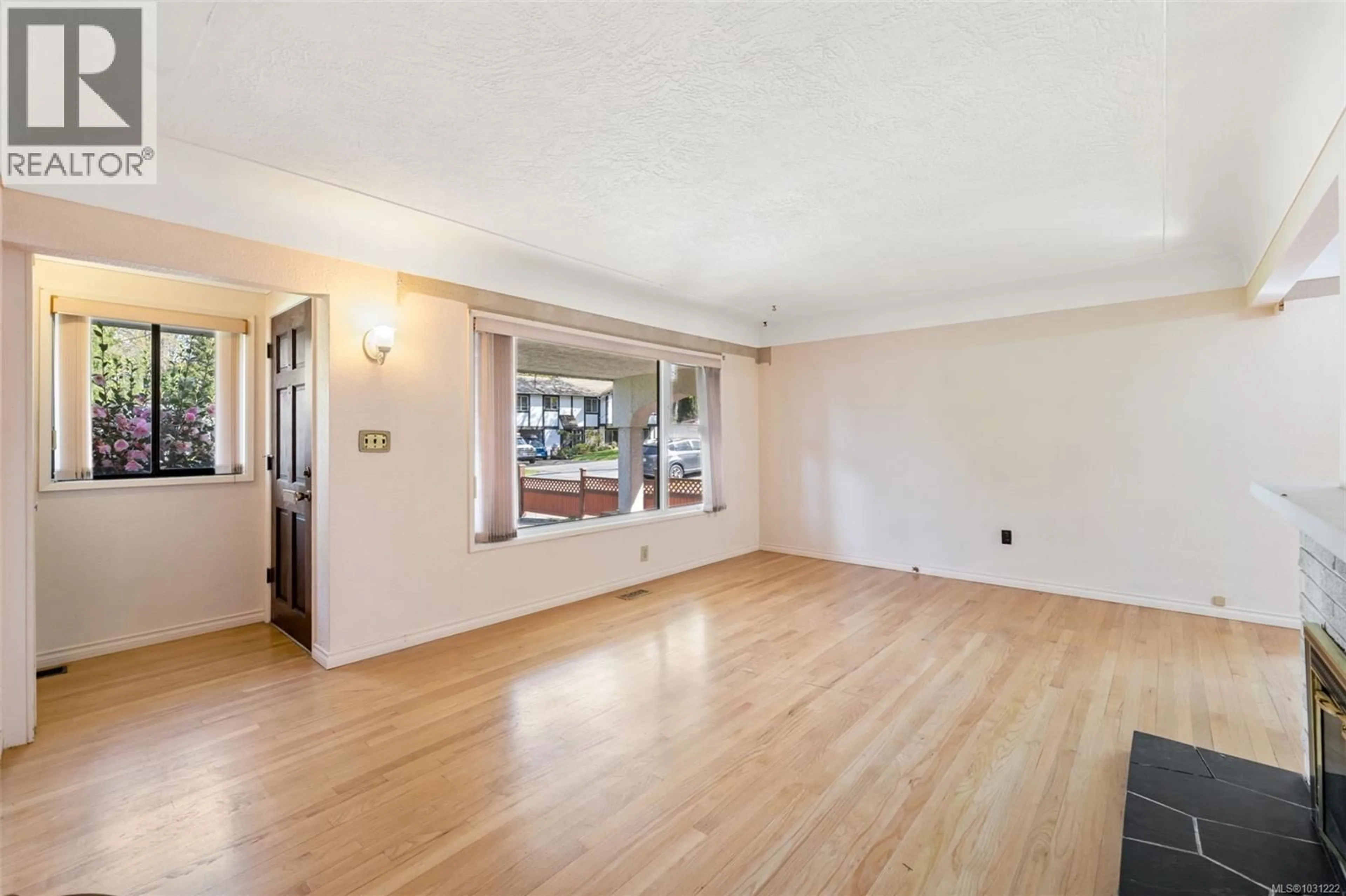 A pic of a room for 1075 LODGE AVENUE, Saanich British Columbia V8X3B2