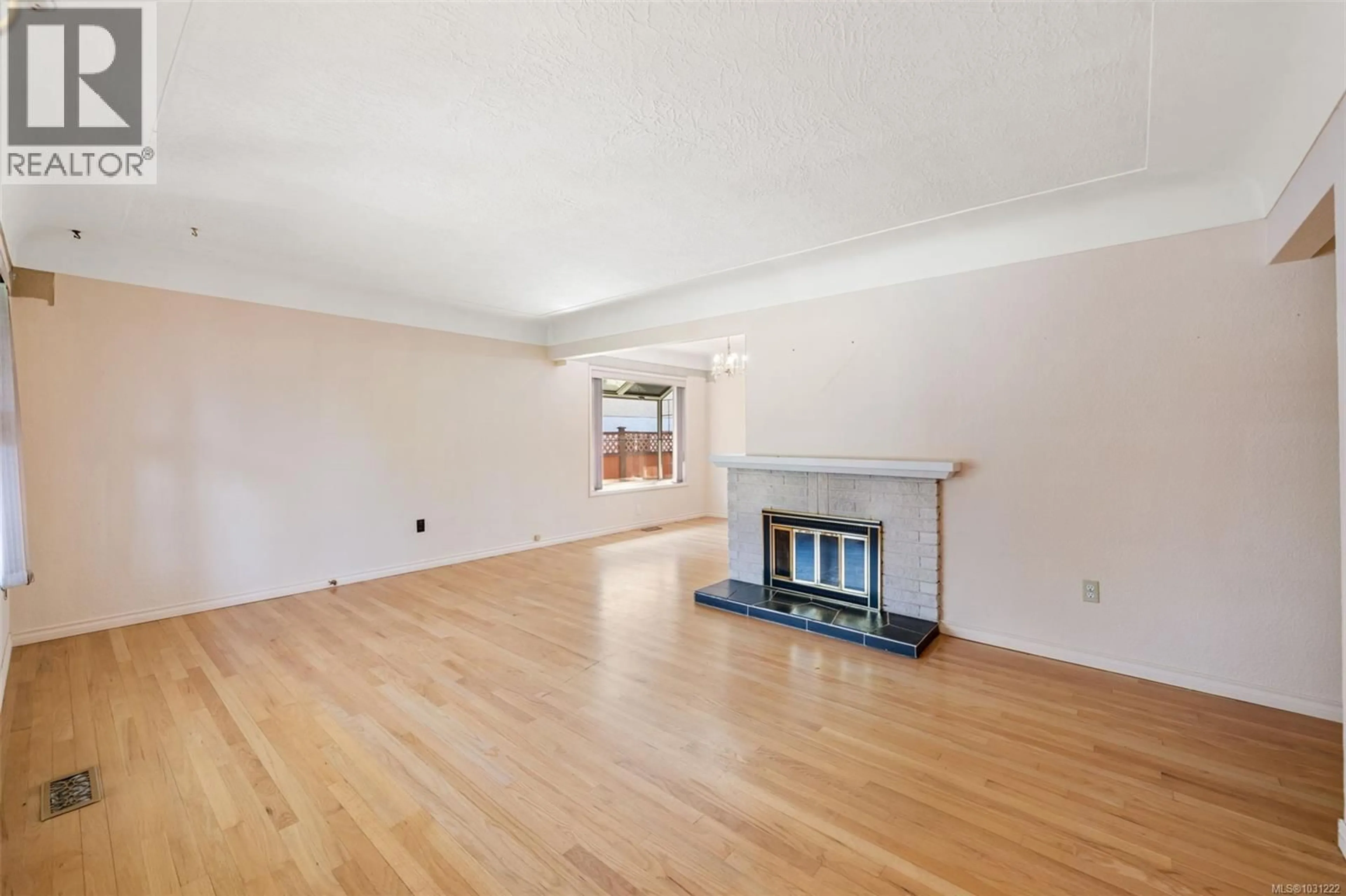 A pic of a room for 1075 LODGE AVENUE, Saanich British Columbia V8X3B2